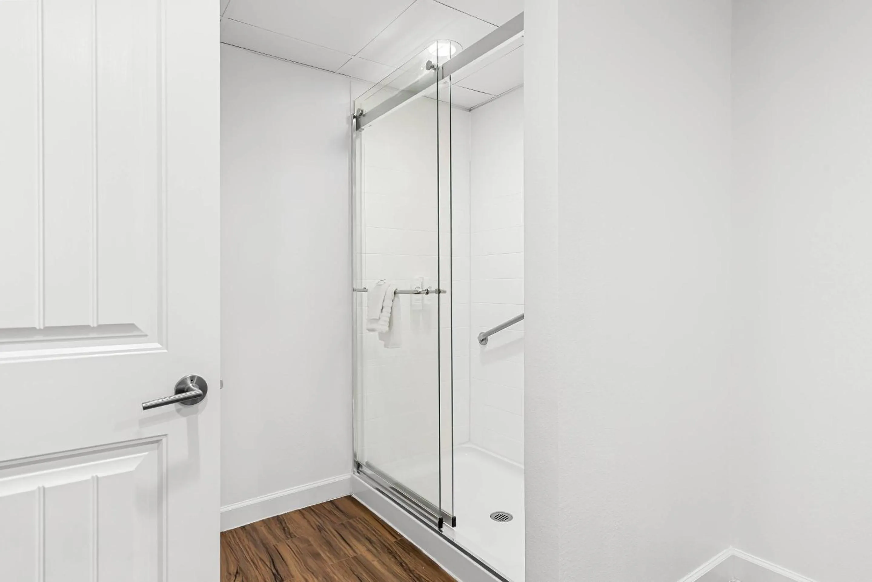 Shower in Comfort Suites near Camp Lejeune