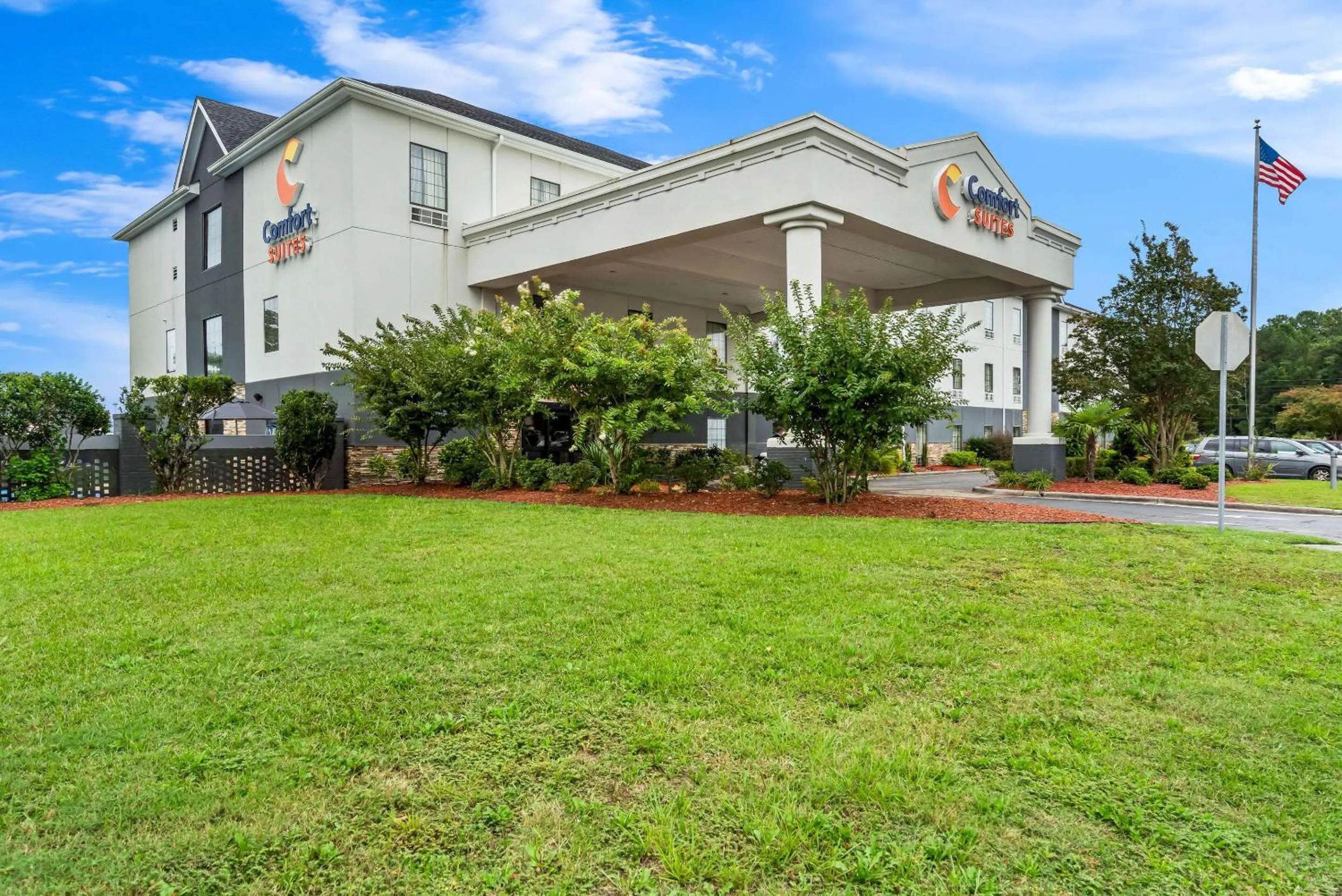 Property building in Comfort Suites near Camp Lejeune