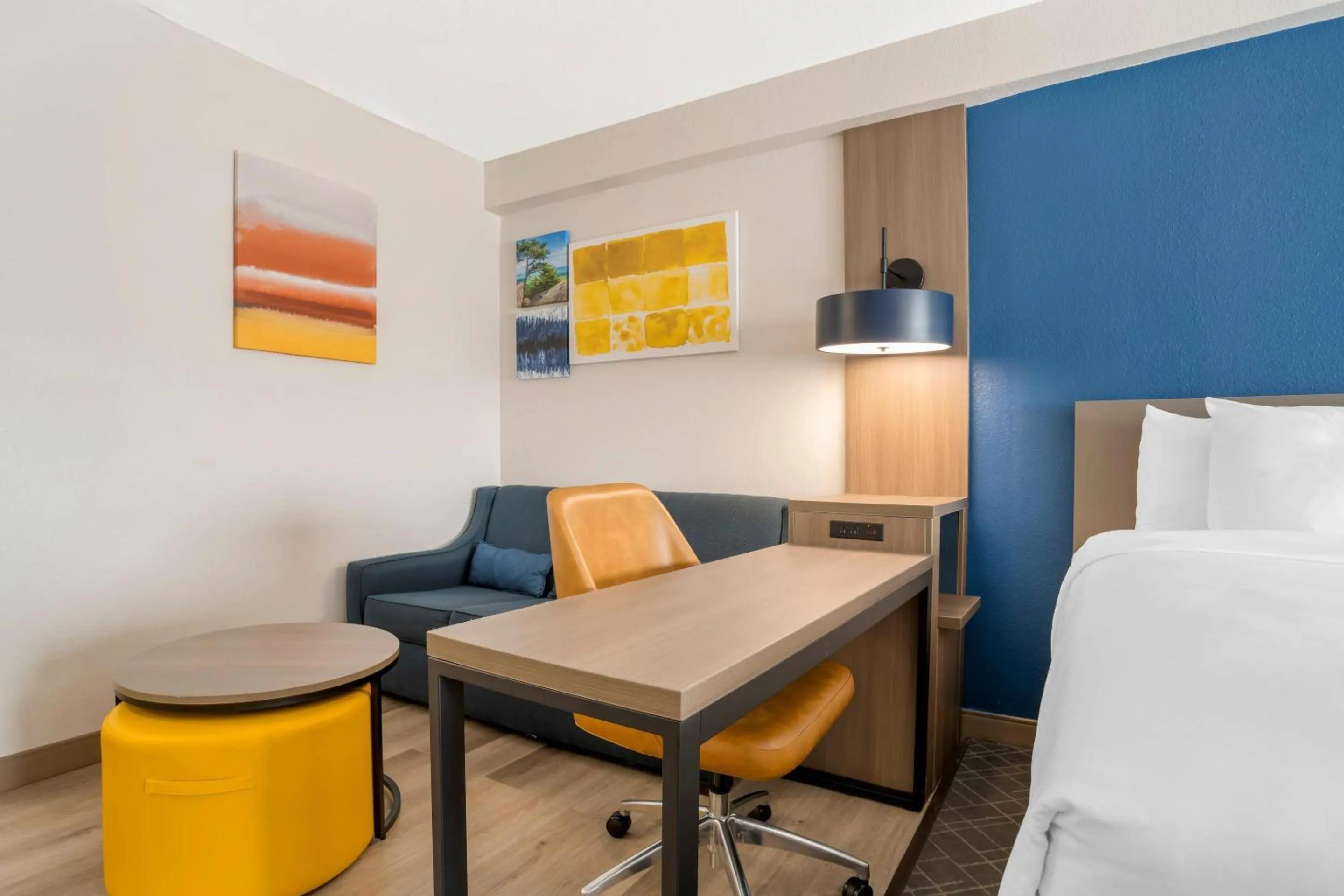 Bedroom, Bed in Comfort Suites Gastonia - Charlotte