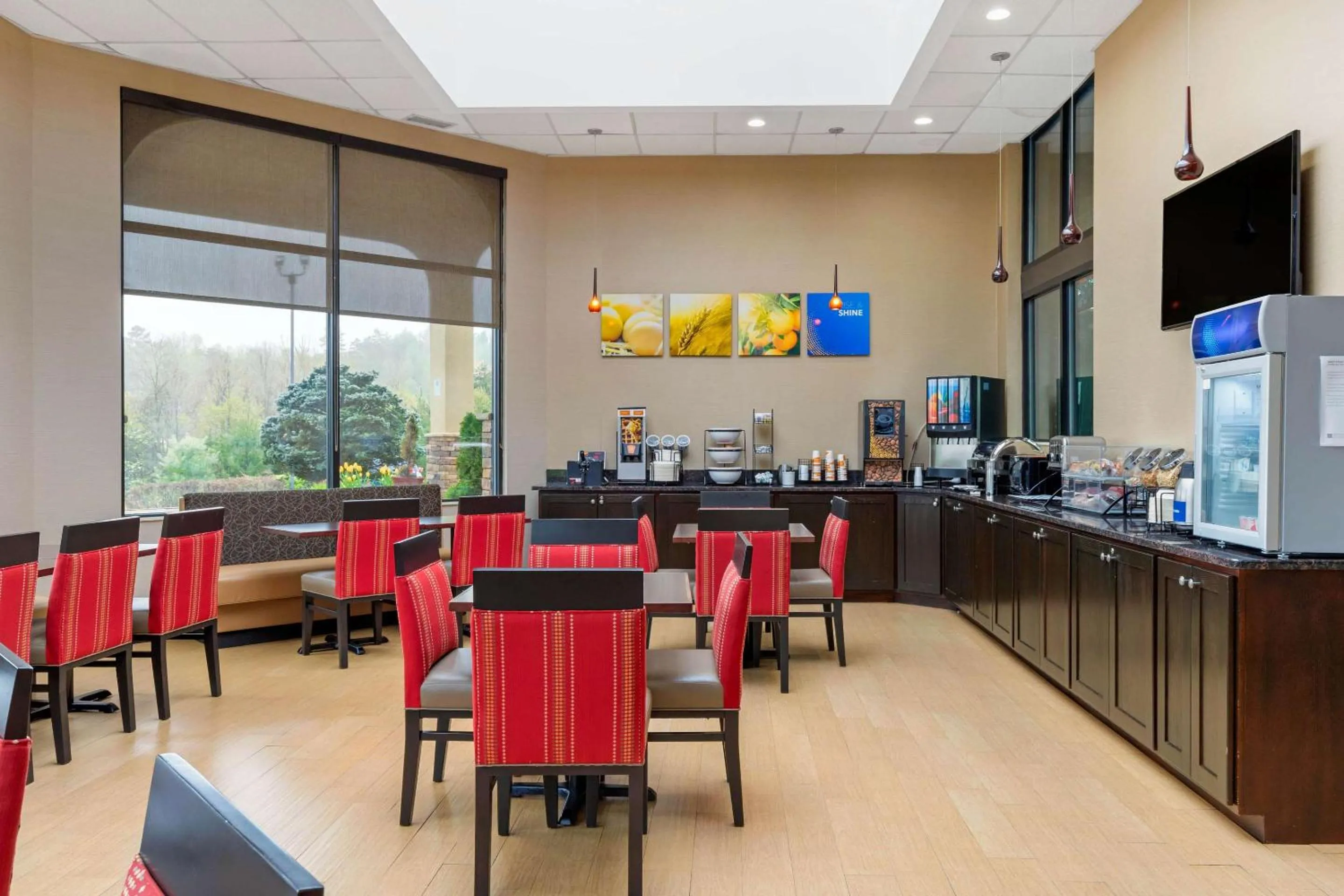 Breakfast in Comfort Inn North of Asheville