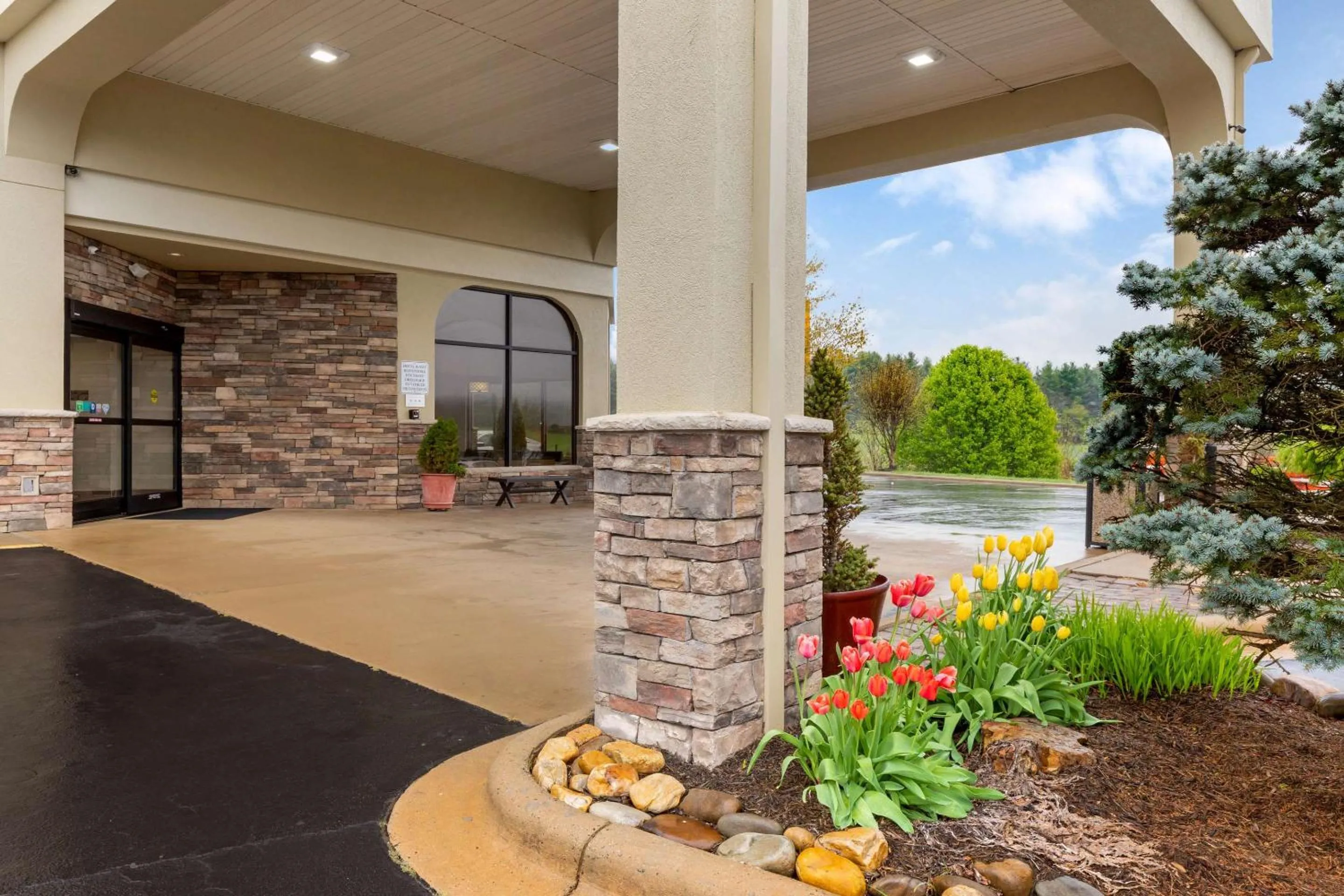 Property building in Comfort Inn North of Asheville