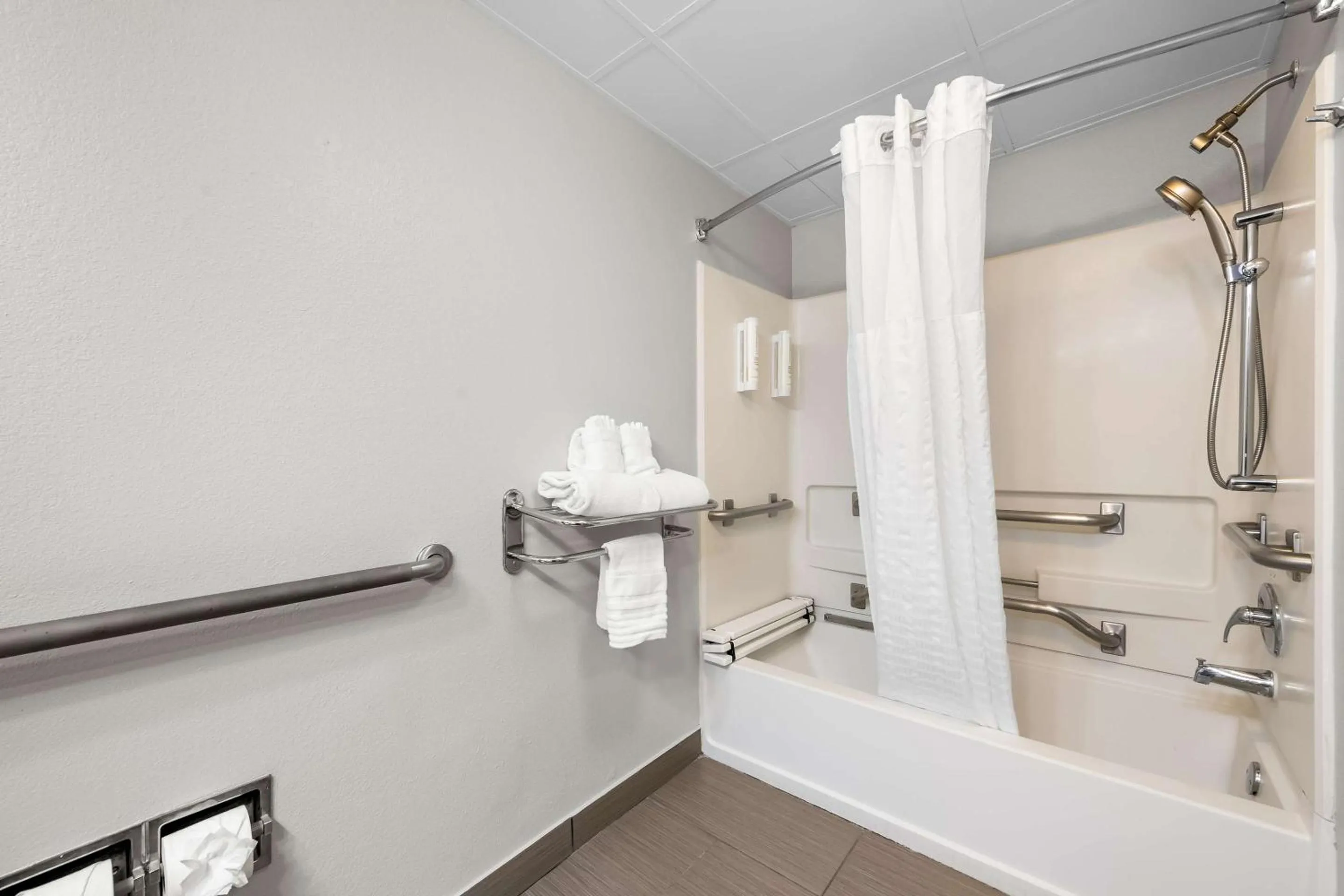 Bedroom in Comfort Inn Apex - Holly Springs