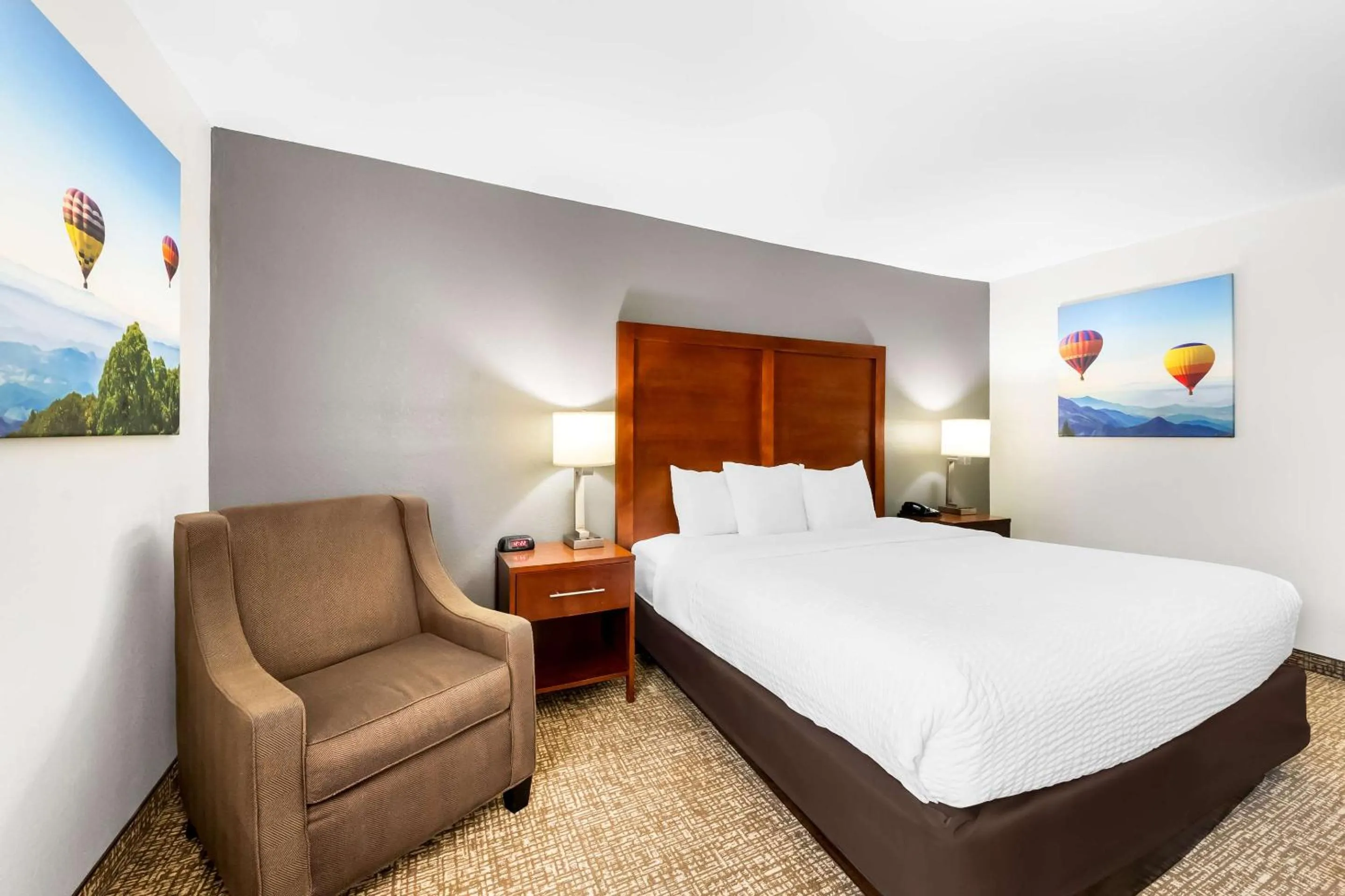 Bedroom, Bed in Comfort Inn Apex - Holly Springs