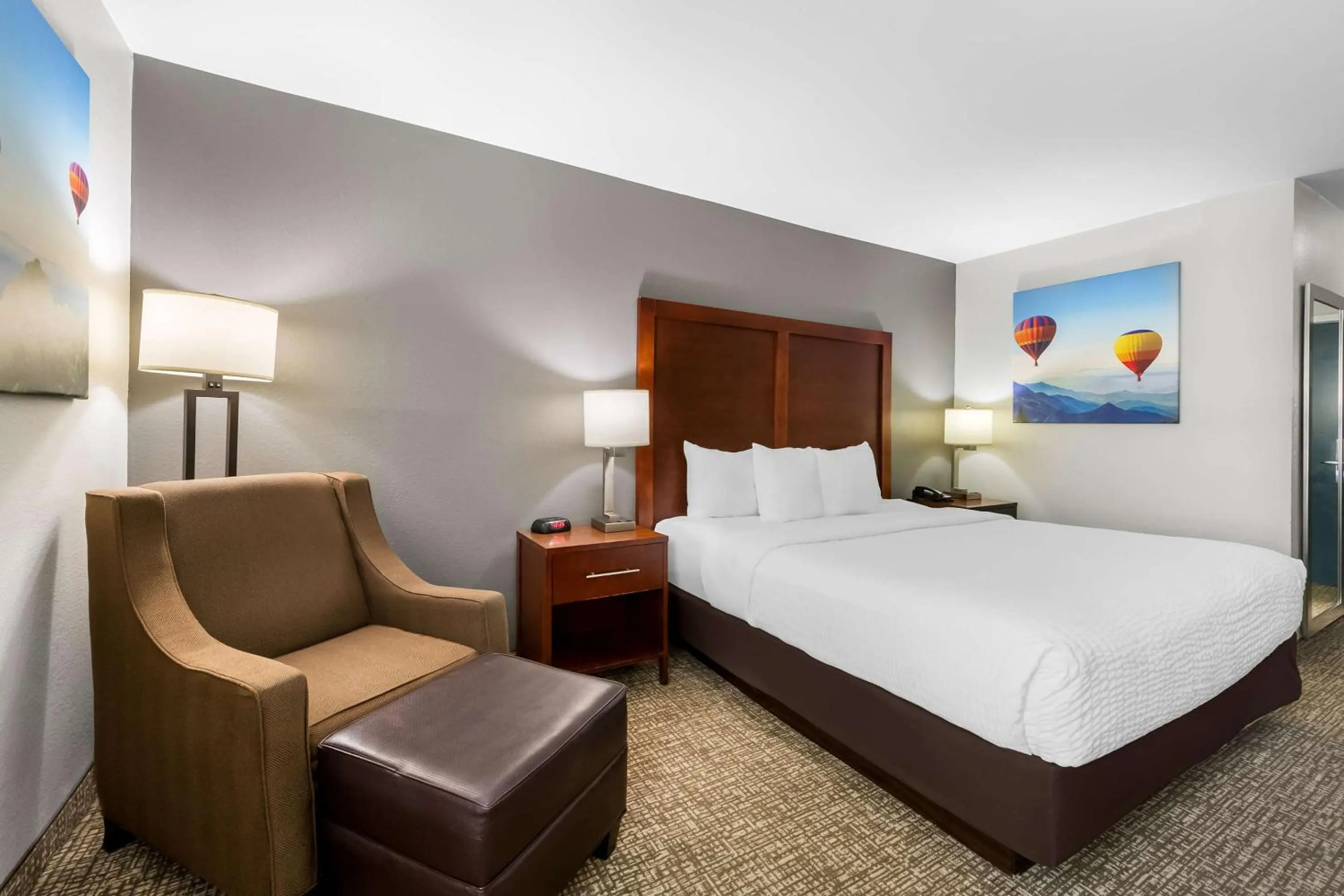 Bedroom, Bed in Comfort Inn Apex - Holly Springs