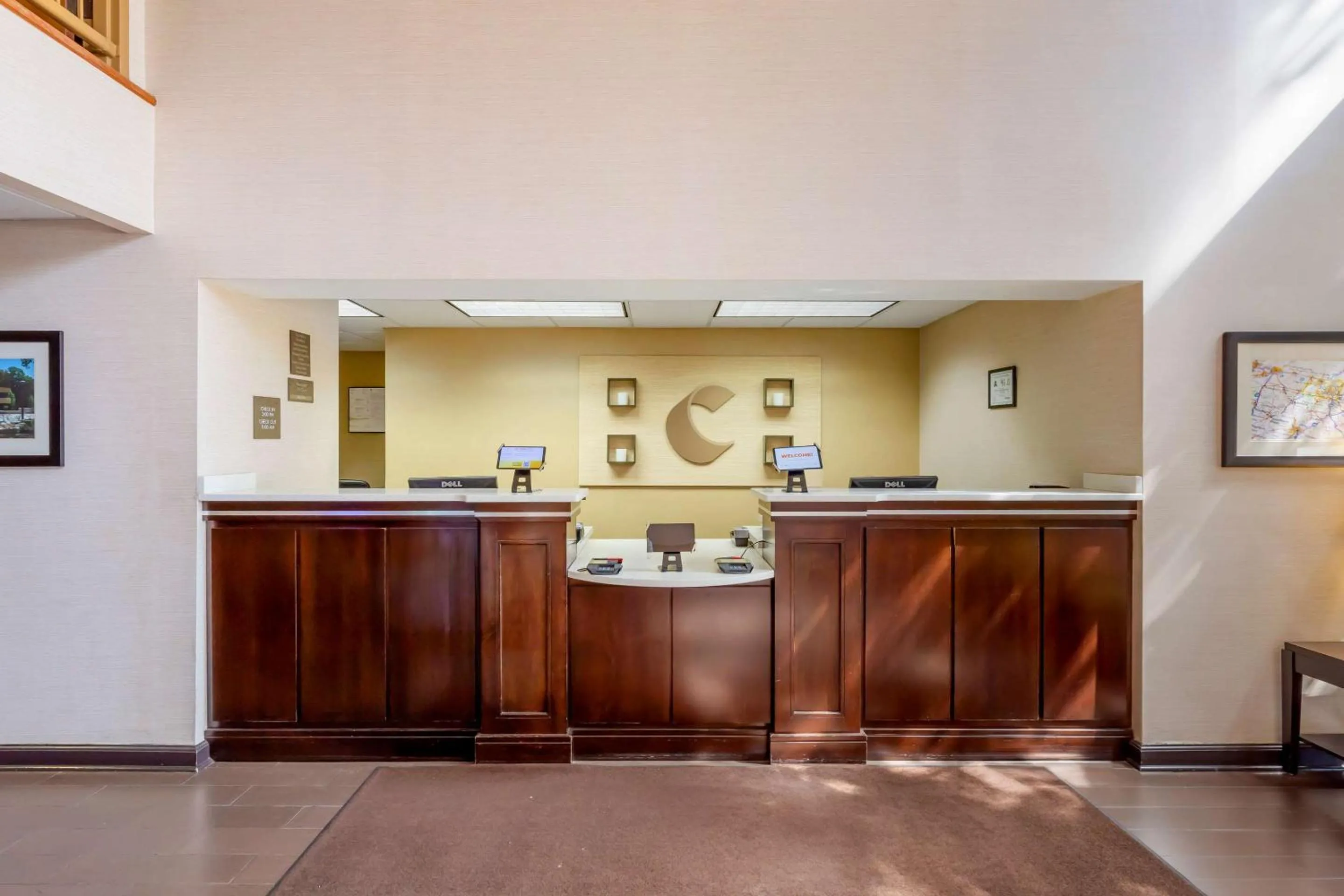 Lobby or reception in Comfort Suites Regency Park