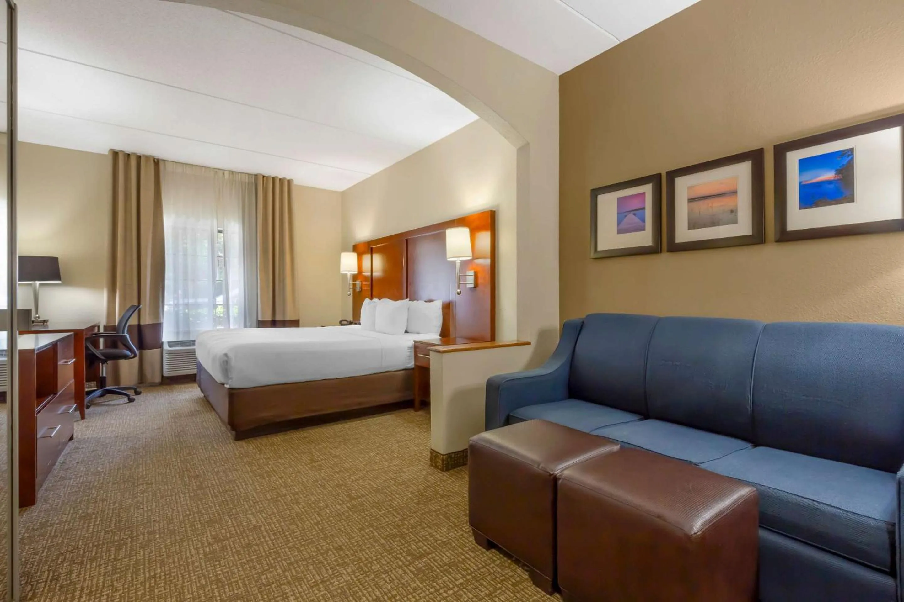 Bedroom, Bed in Comfort Suites Regency Park