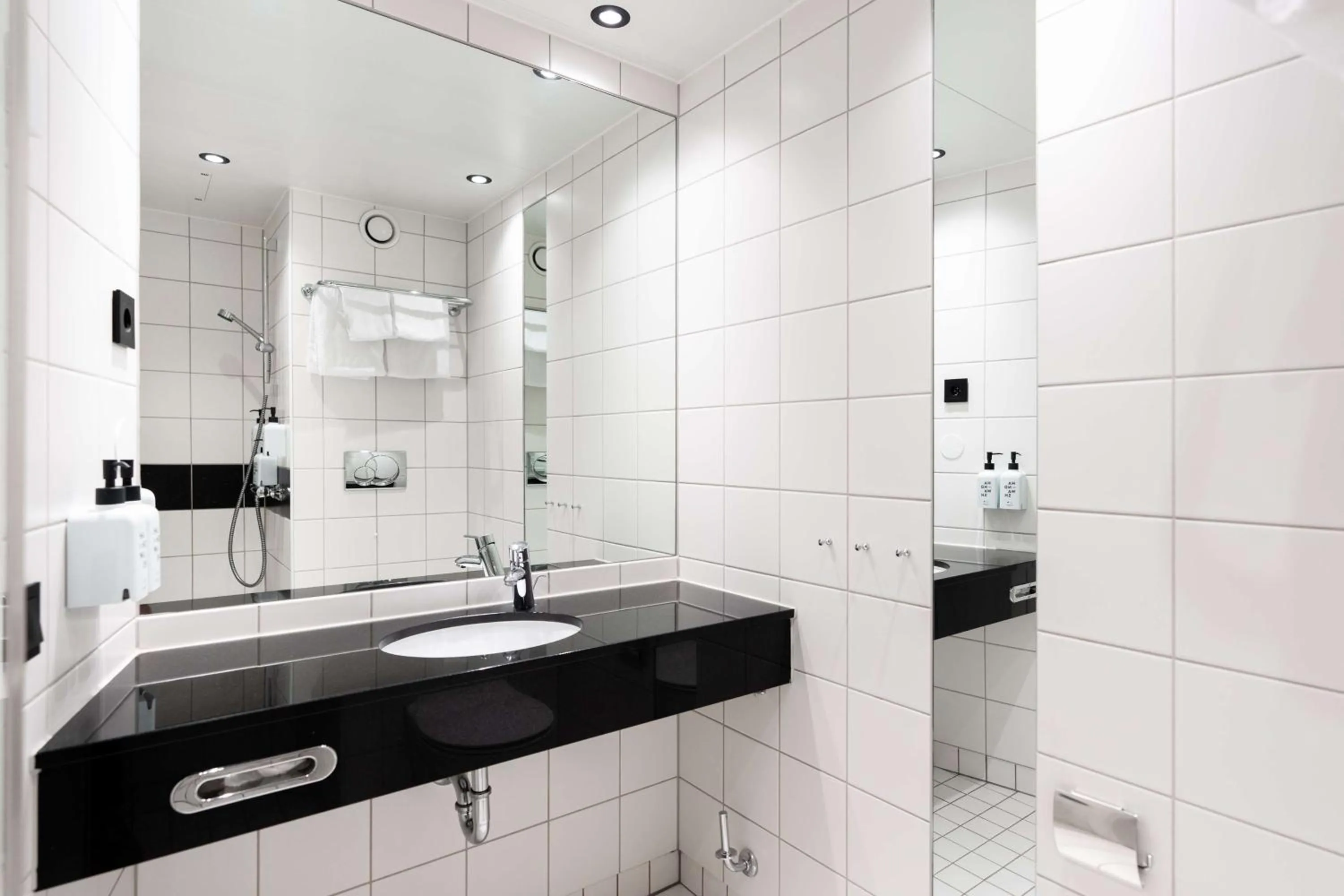 Bathroom in Scandic Nidelven