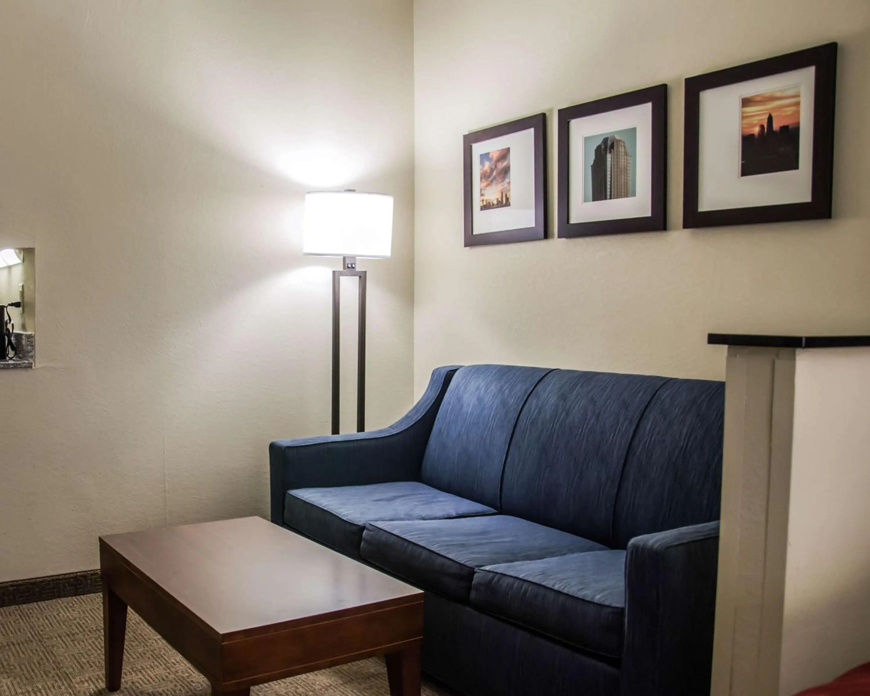 Bedroom in Comfort Suites University - Research Park