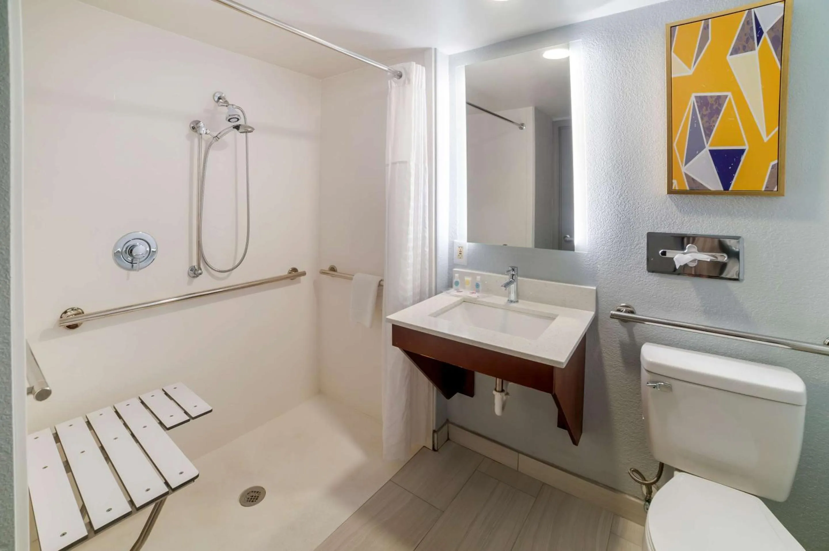 Bedroom in Comfort Inn Asheville Airport