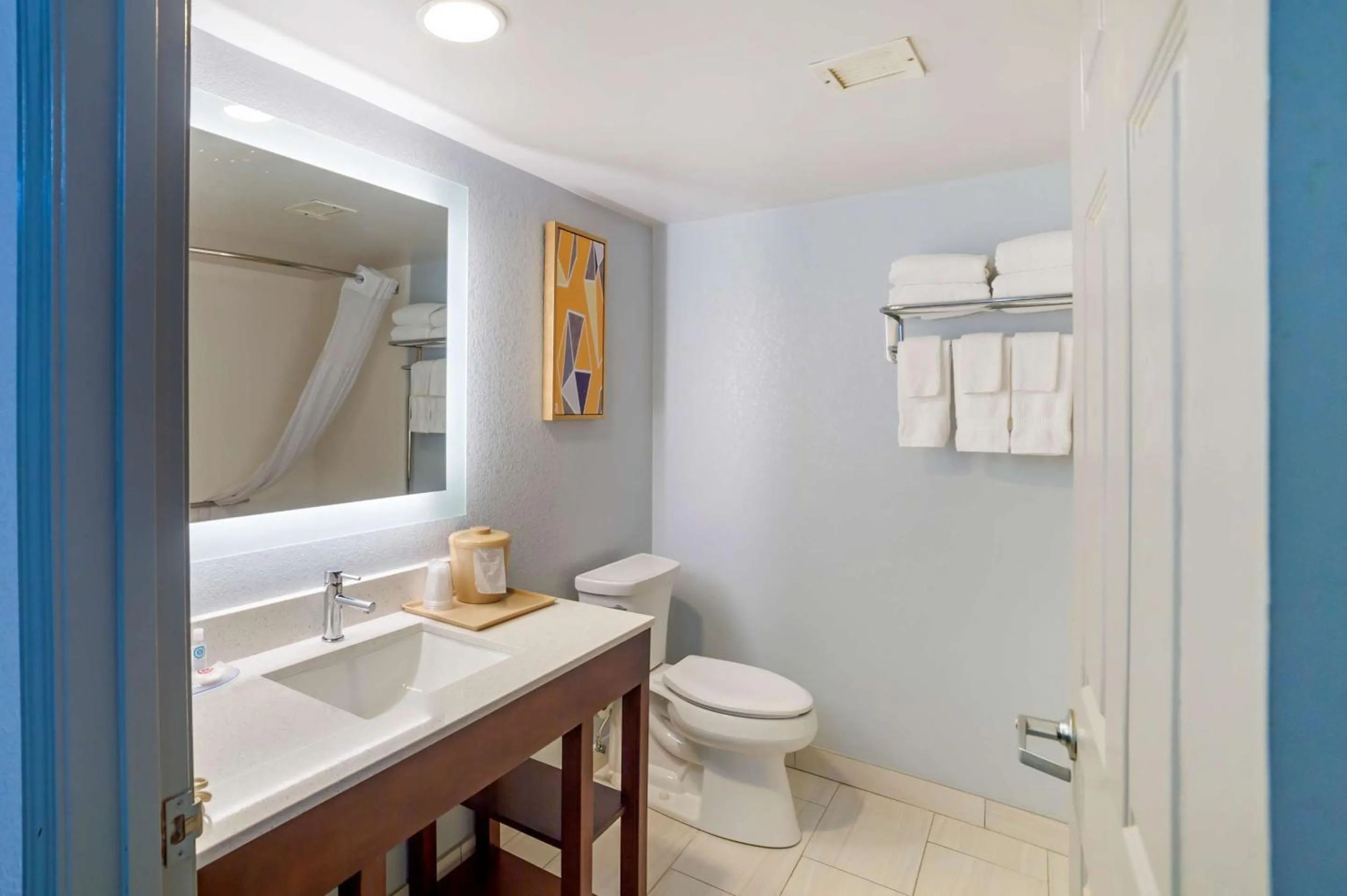 Bedroom in Comfort Inn Asheville Airport