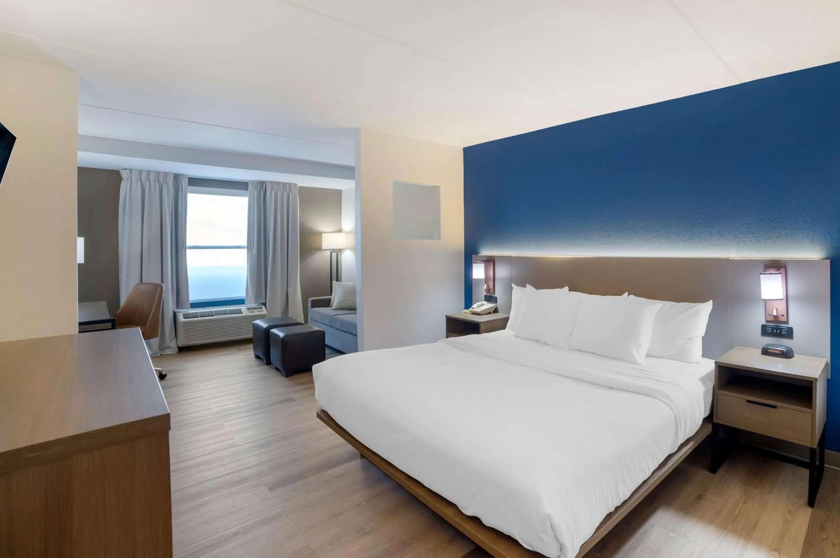 Bedroom, Bed in Comfort Inn Asheville Airport