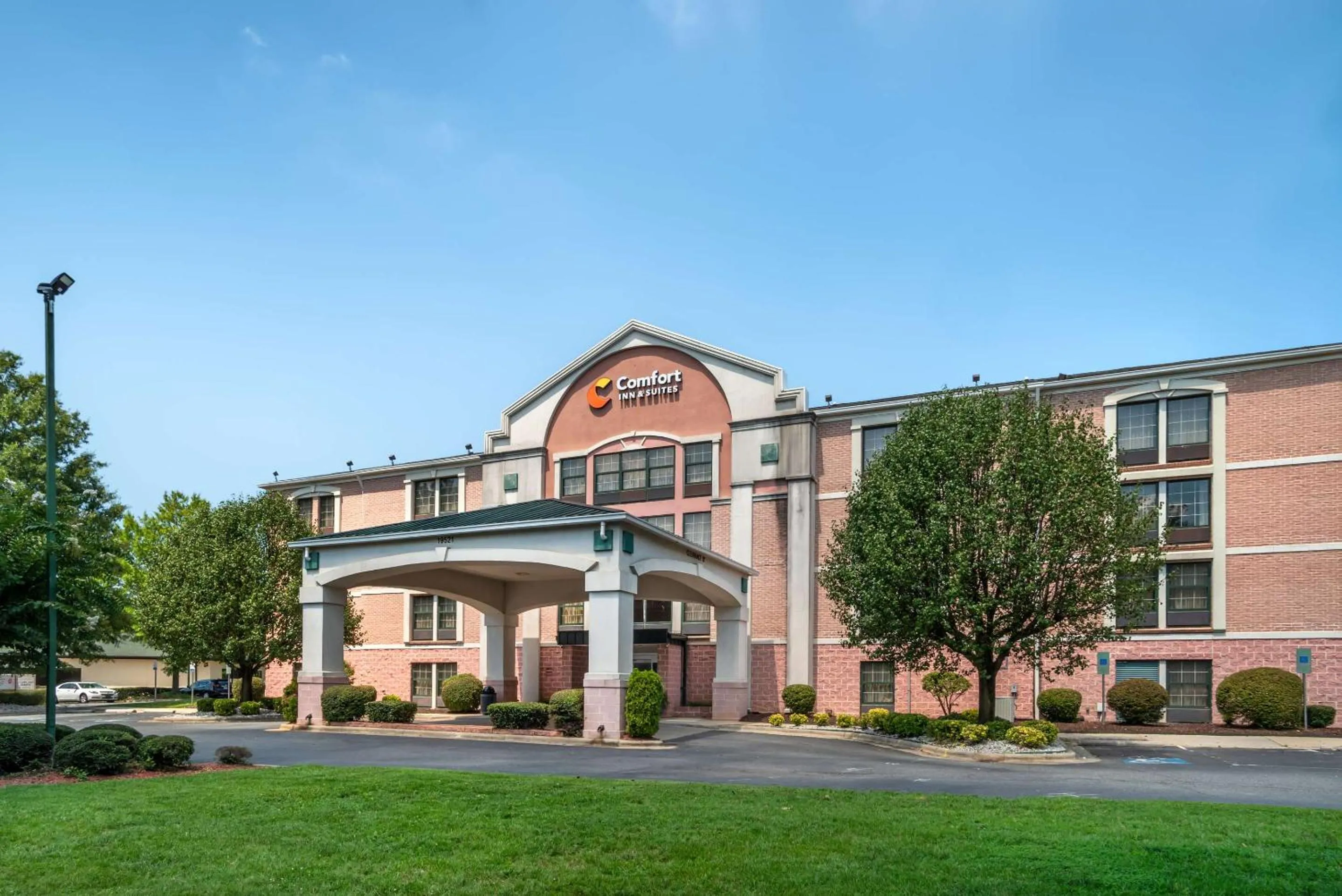 Property building in Comfort Inn & Suites Lake Norman