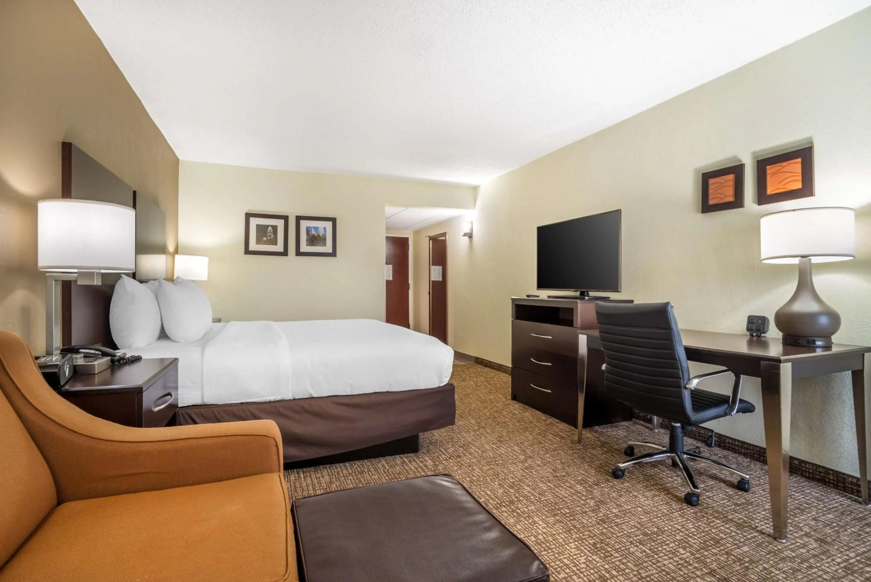 Bedroom, Bed in Comfort Inn & Suites Lake Norman