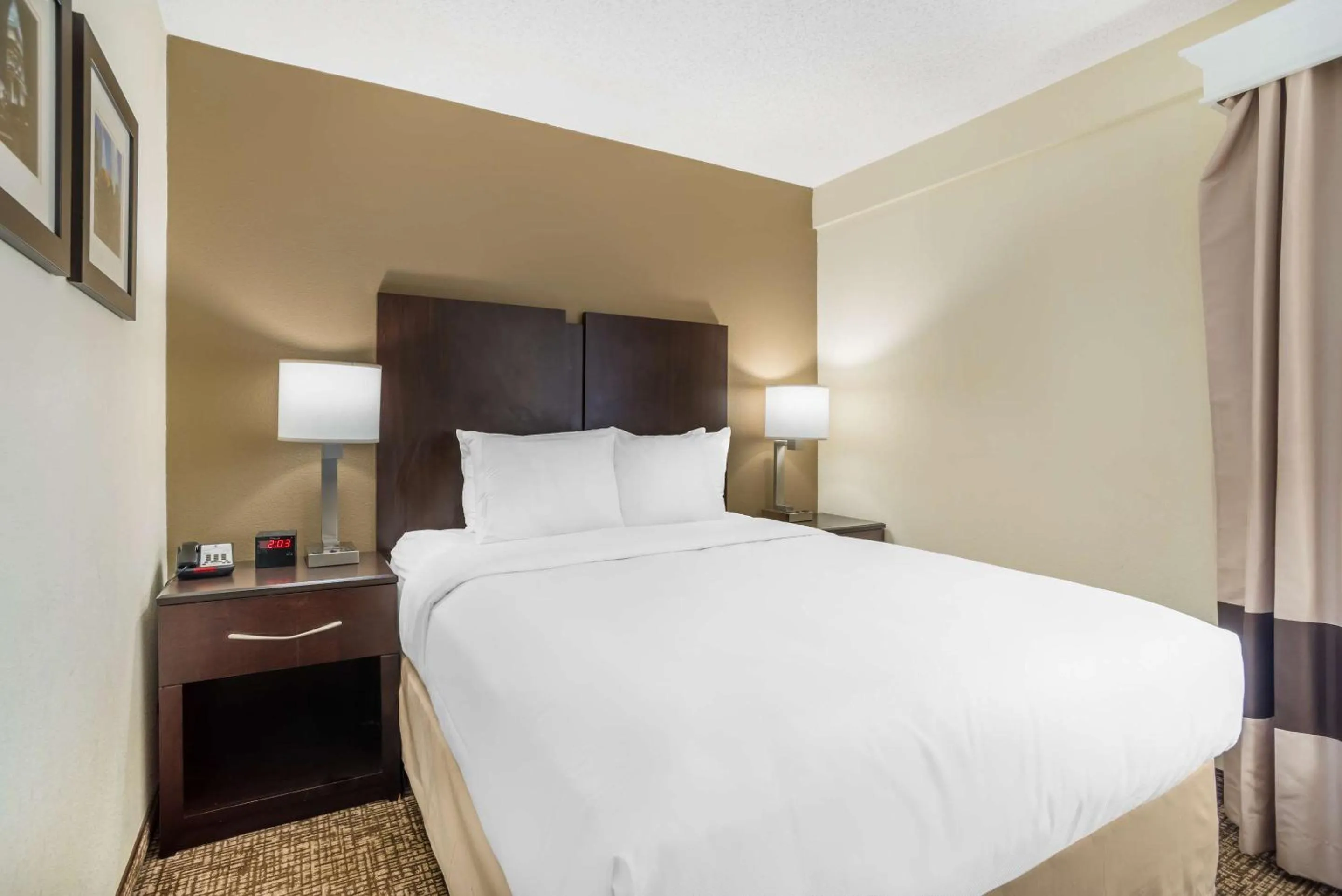 Bedroom, Bed in Comfort Inn & Suites Lake Norman