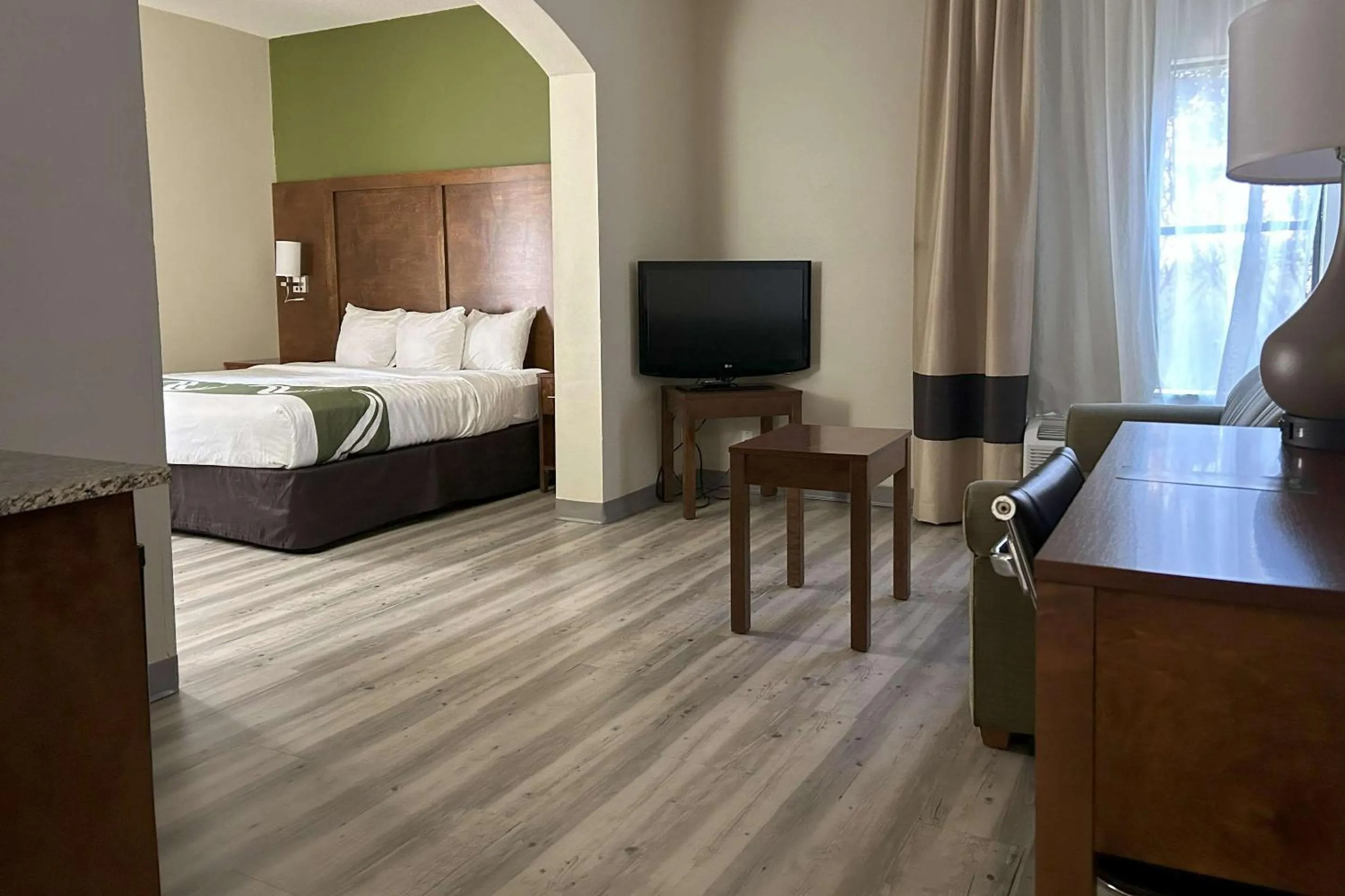 Bedroom, Bed in Quality Inn & Suites Tarboro - Kingsboro