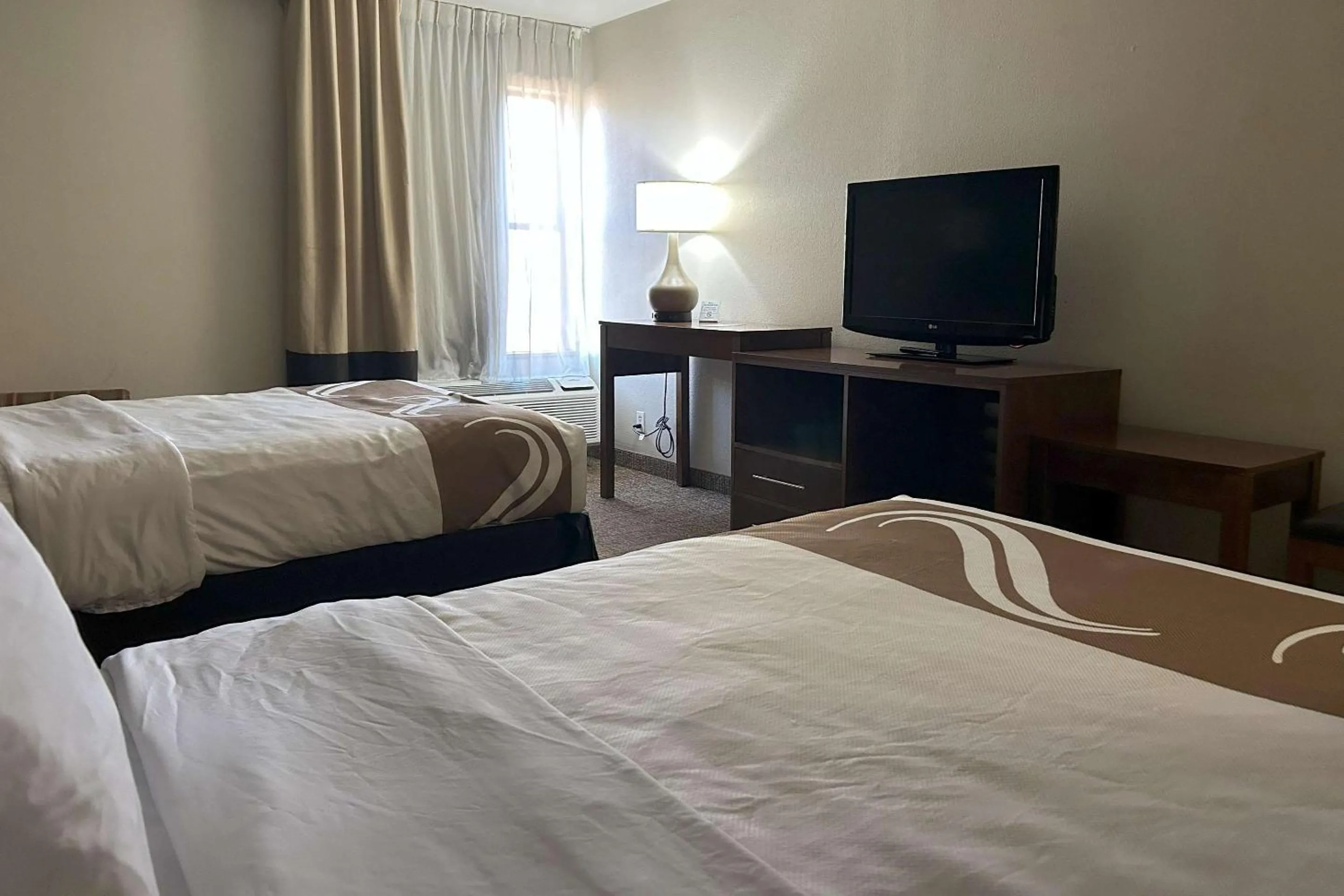 Bedroom, Bed in Quality Inn & Suites Tarboro - Kingsboro