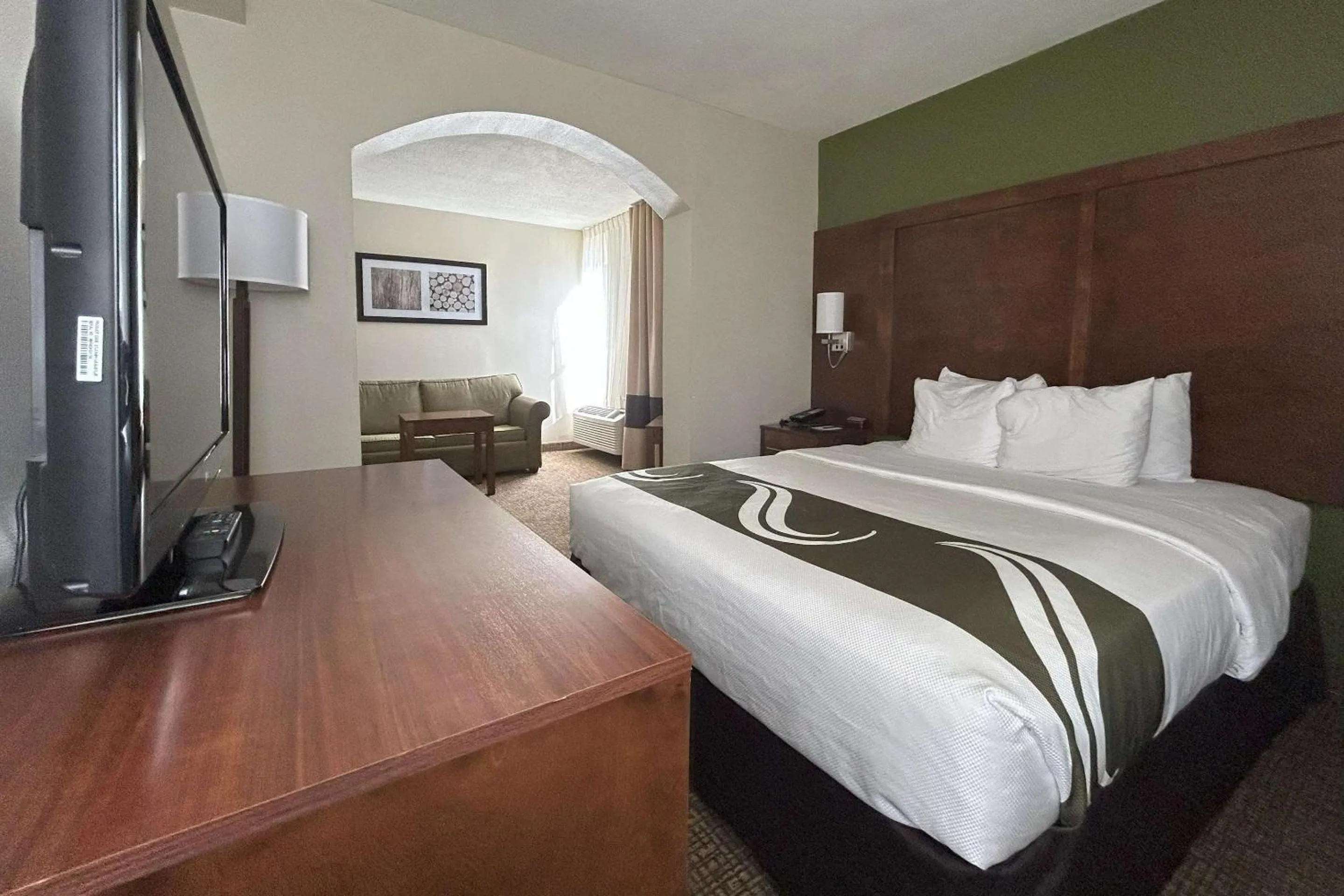 Bedroom, Bed in Quality Inn & Suites Tarboro - Kingsboro