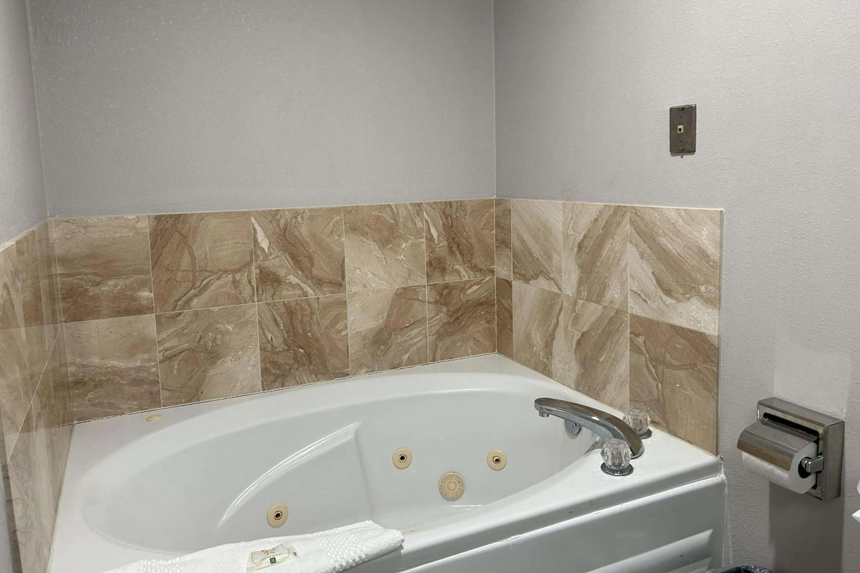 Bedroom in Quality Inn & Suites Tarboro - Kingsboro