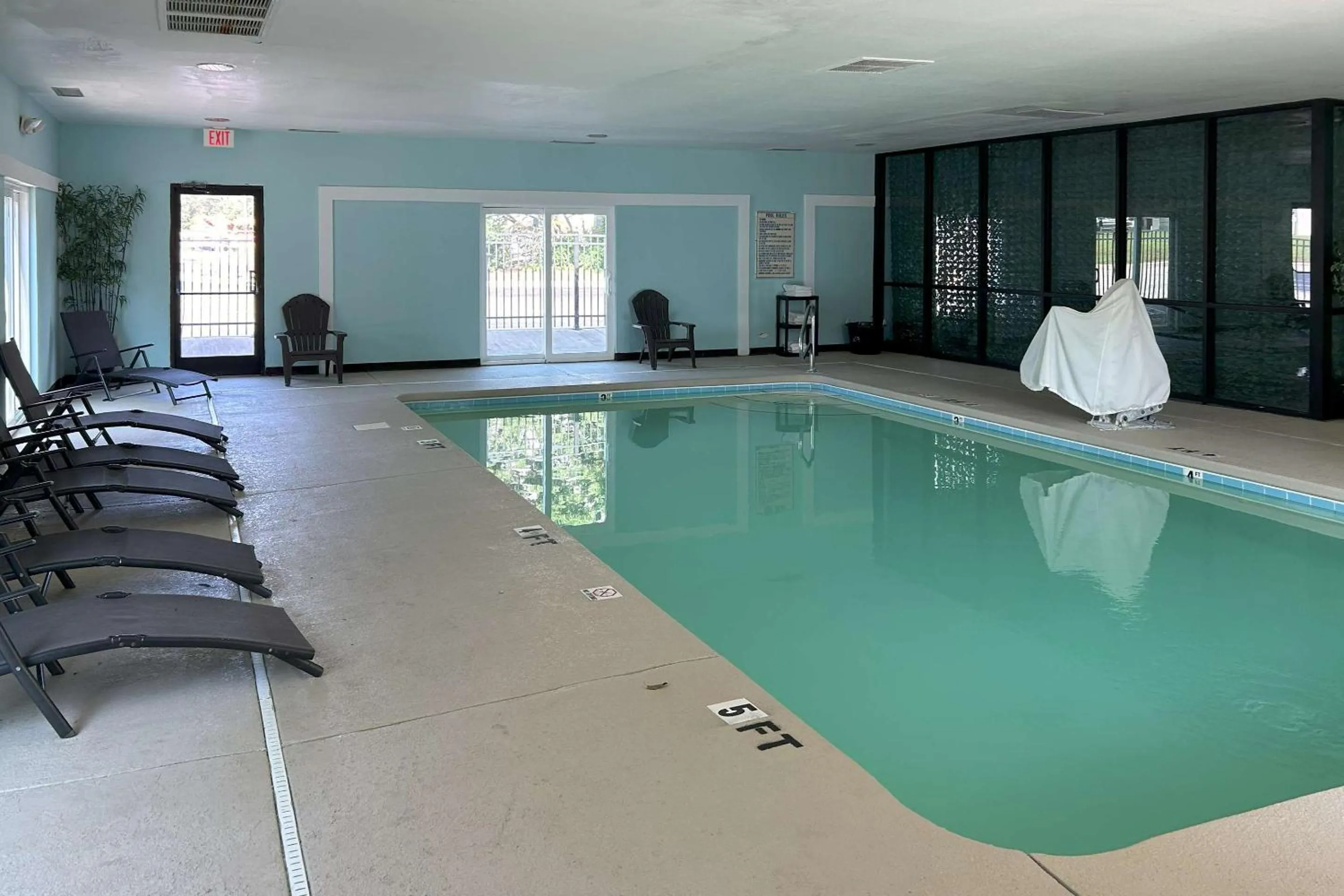 Swimming pool in Sleep Inn Wilson near I-95