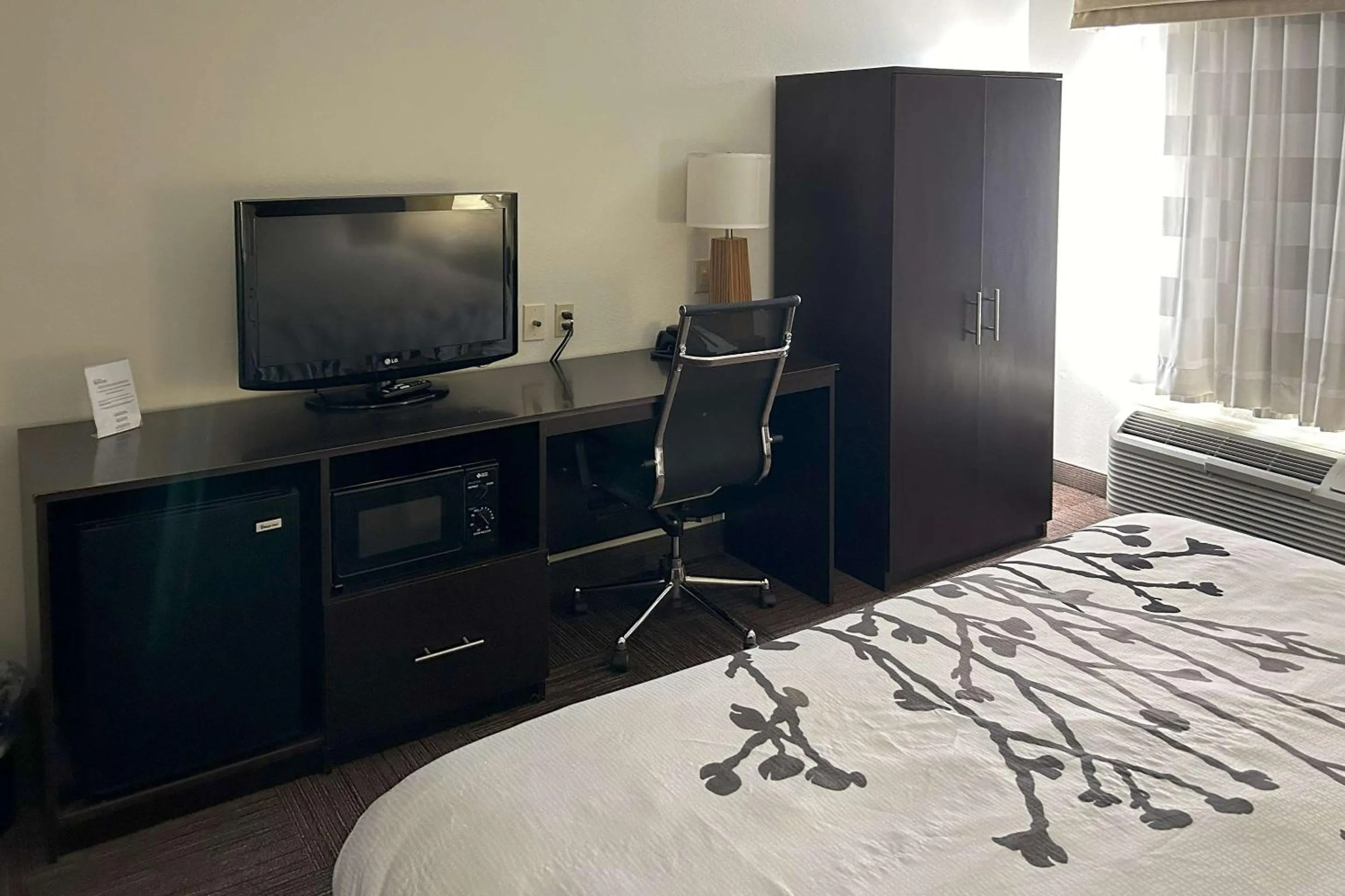 Bedroom, Bed in Sleep Inn Wilson near I-95