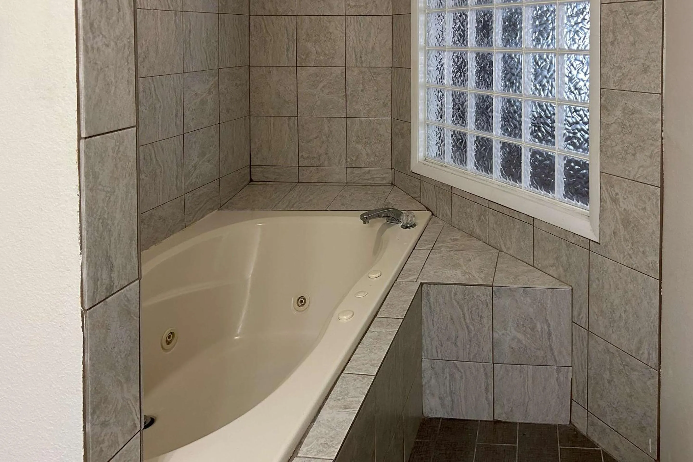 Bedroom in Sleep Inn Wilson near I-95