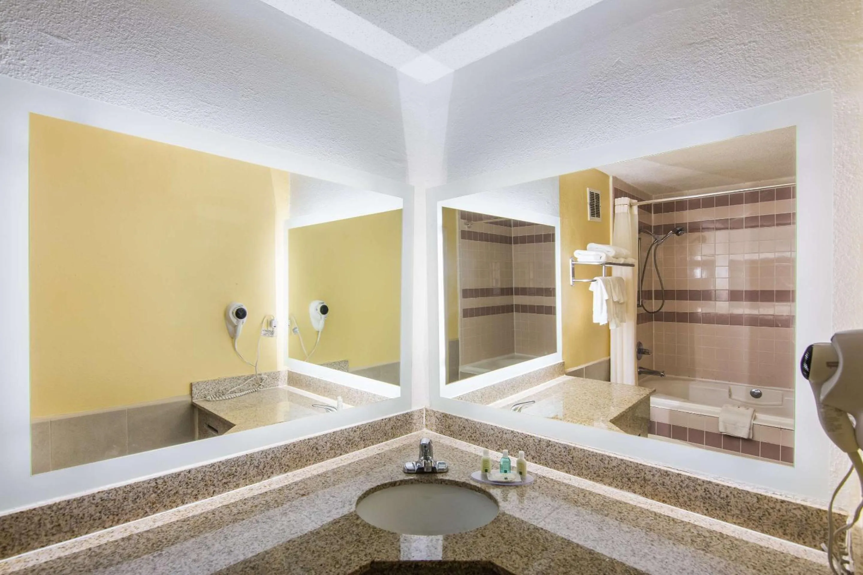 Bedroom in Quality Inn Kings Mountain