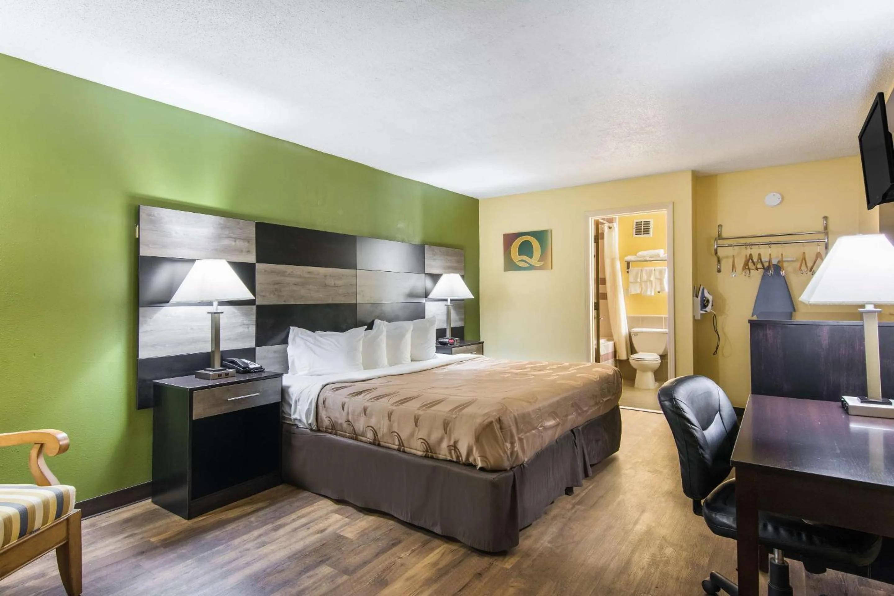 Bedroom, Bed in Quality Inn Kings Mountain