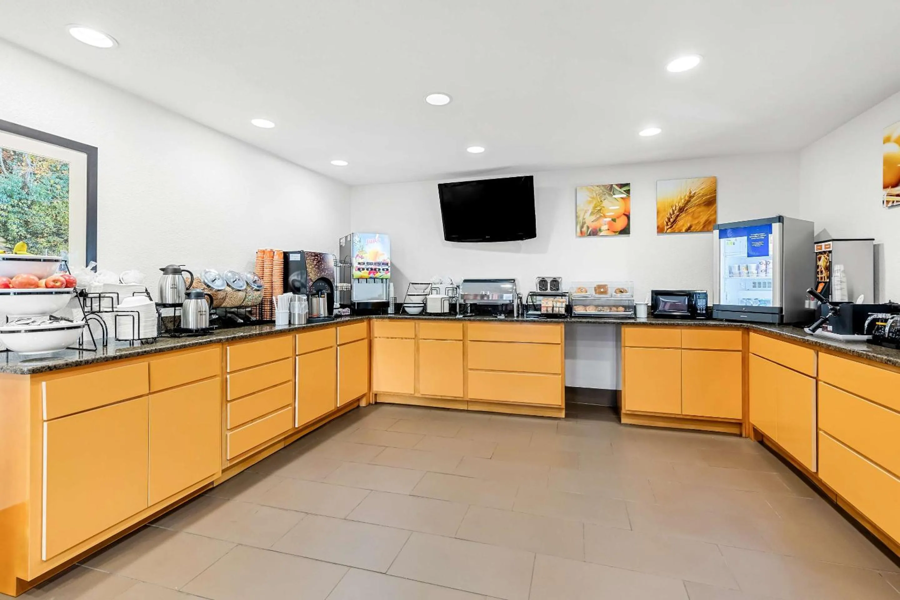 Breakfast in Comfort Inn near Great Smoky Mountain National Park