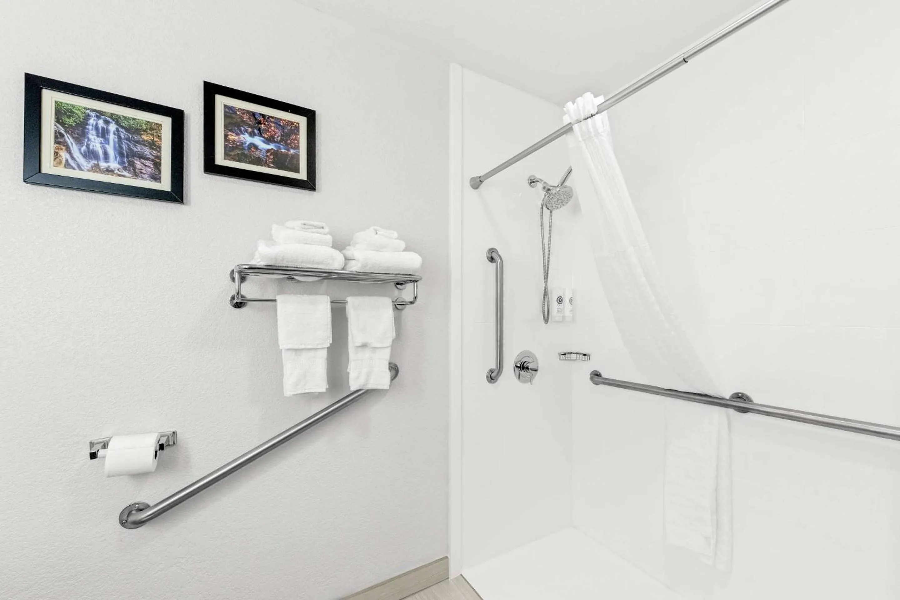 Bedroom in Comfort Inn near Great Smoky Mountain National Park