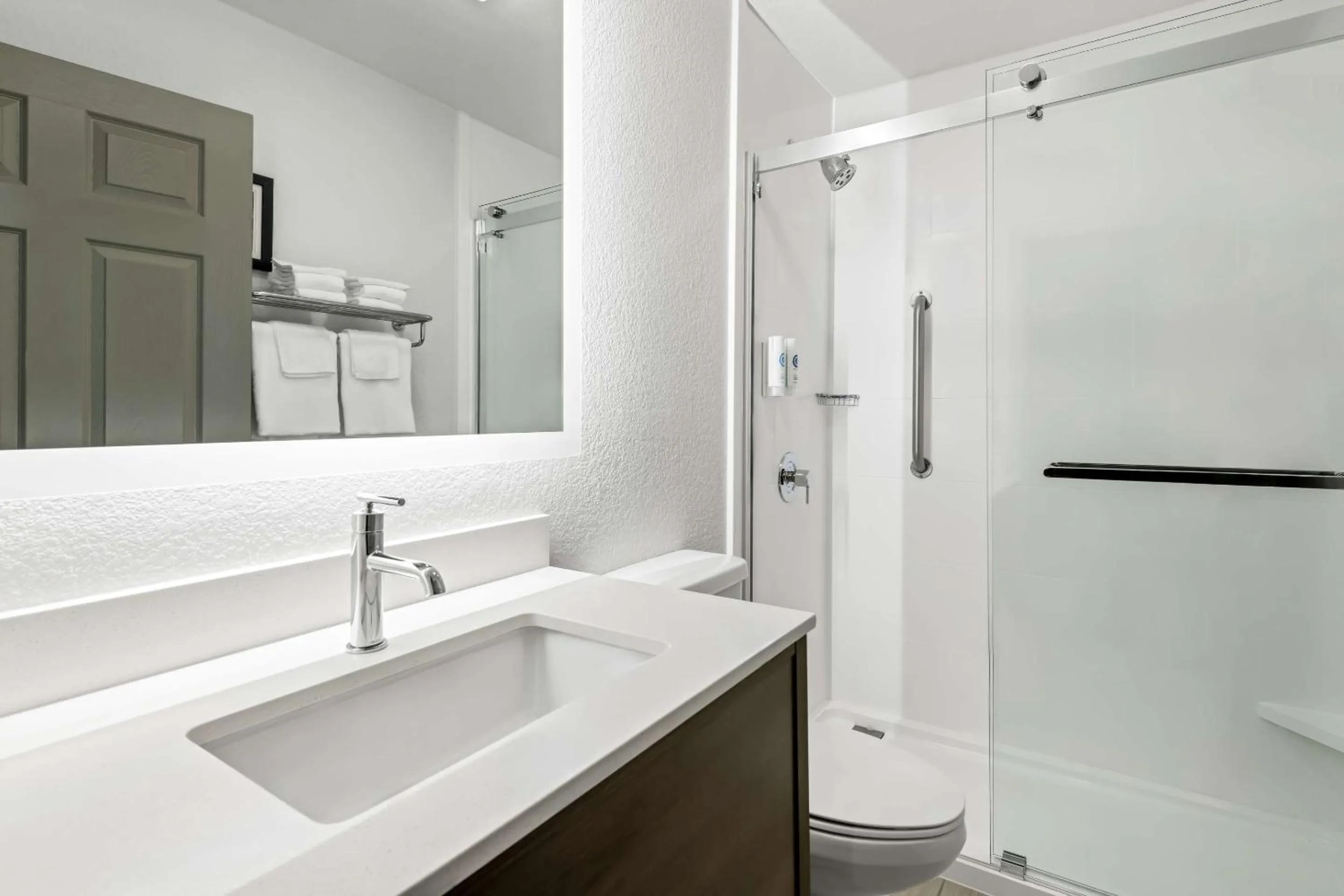 Bedroom in Comfort Inn near Great Smoky Mountain National Park