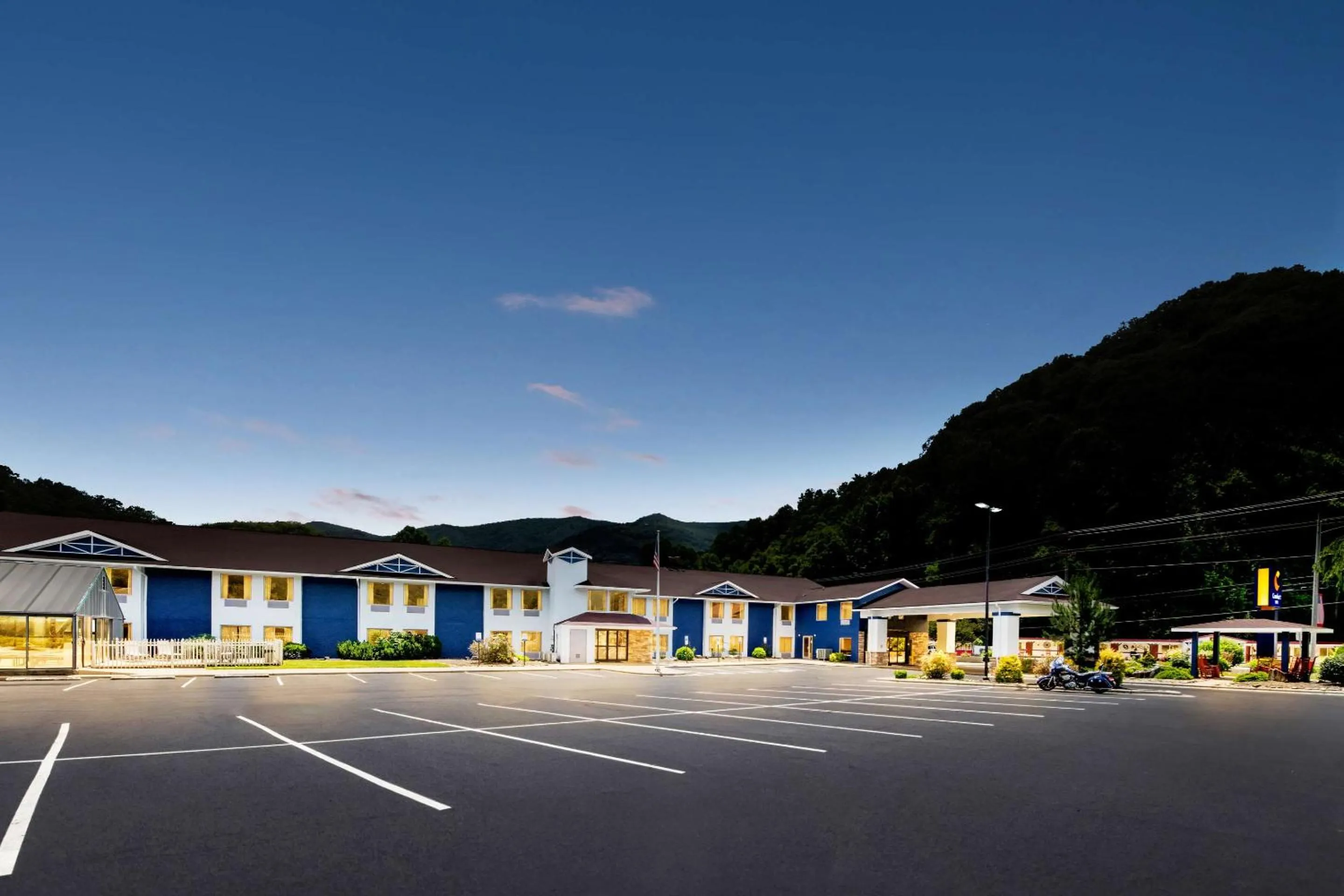Property building in Comfort Inn near Great Smoky Mountain National Park