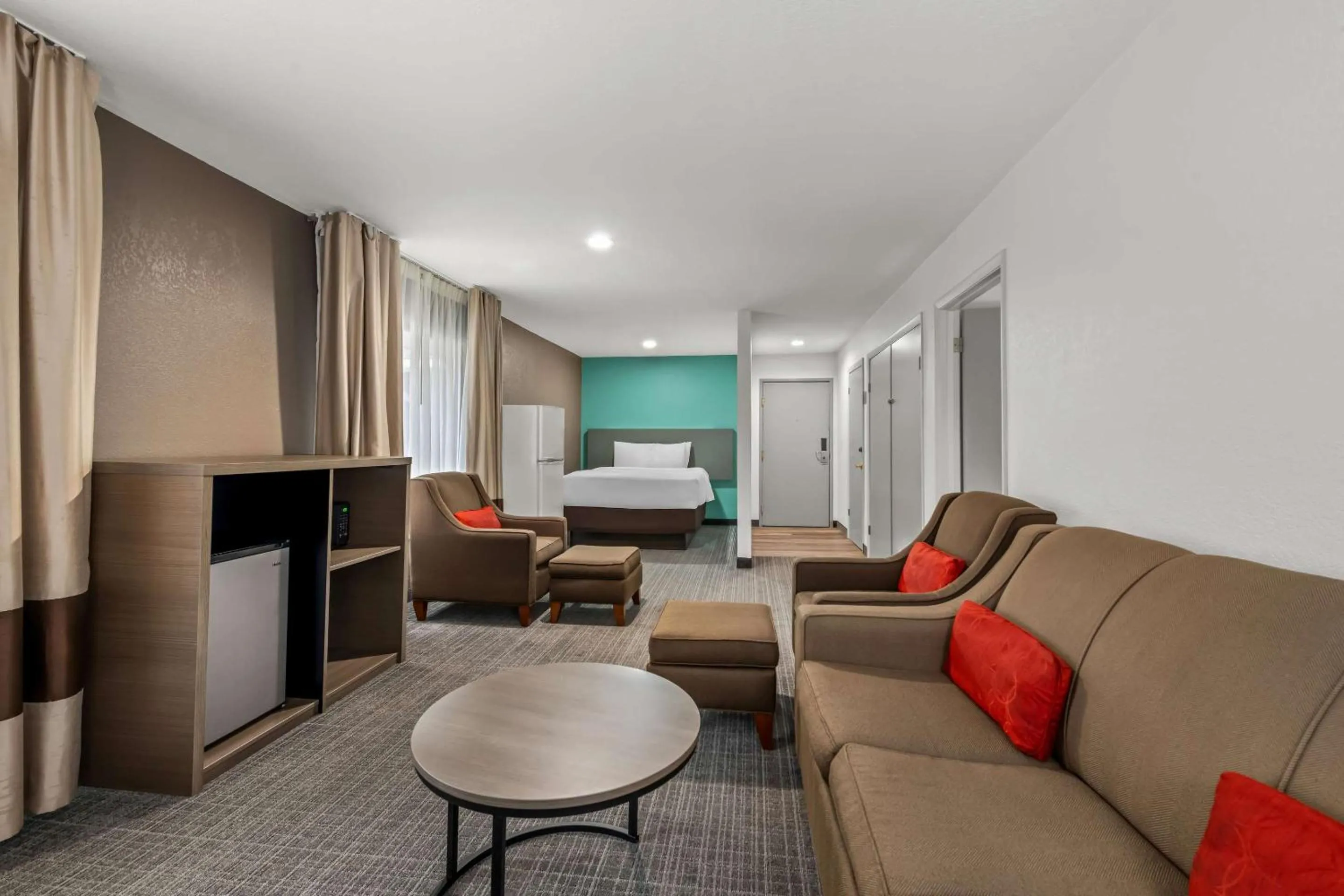 Bedroom in Comfort Inn near Great Smoky Mountain National Park