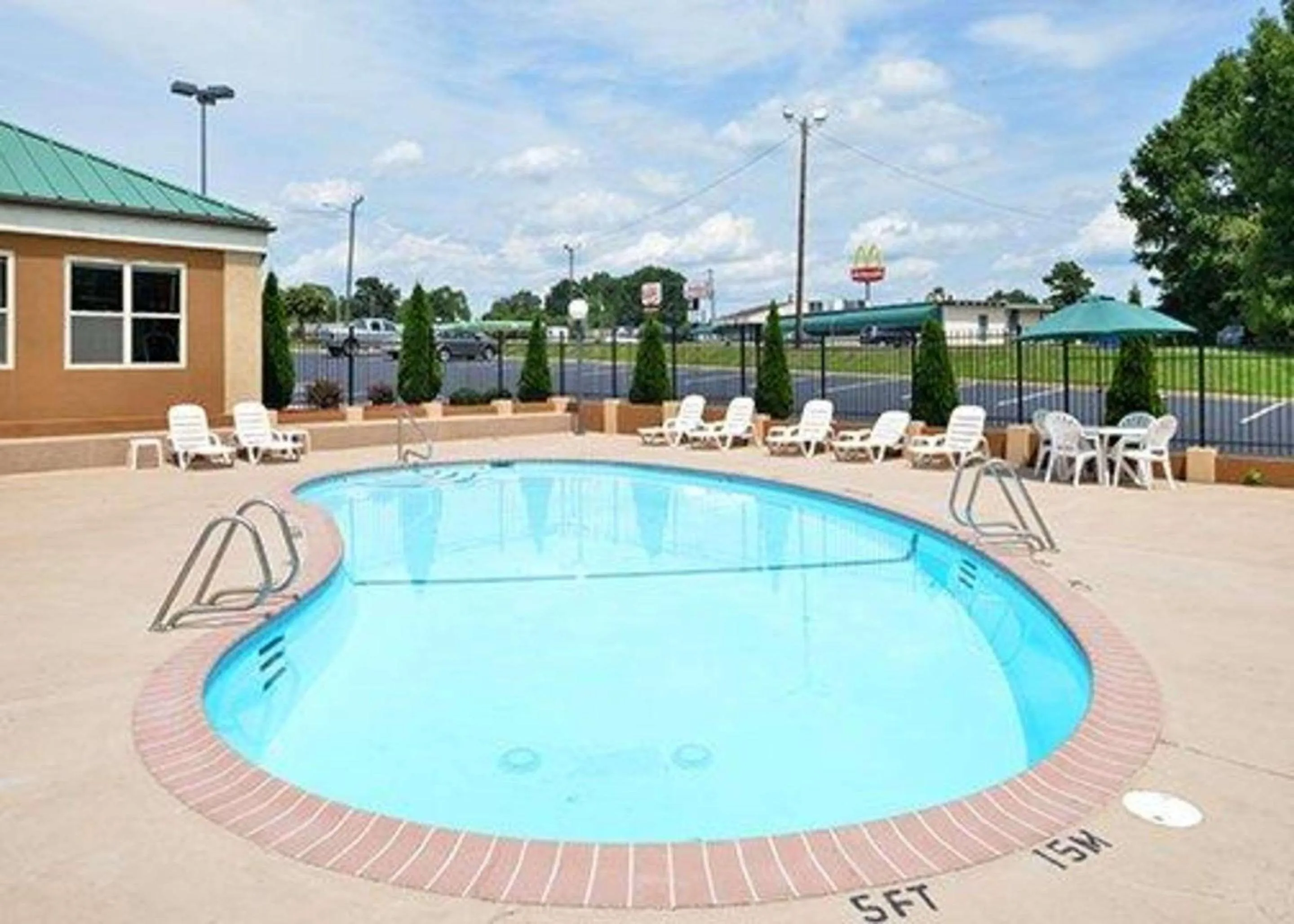 Swimming pool in Quality Inn Asheboro South