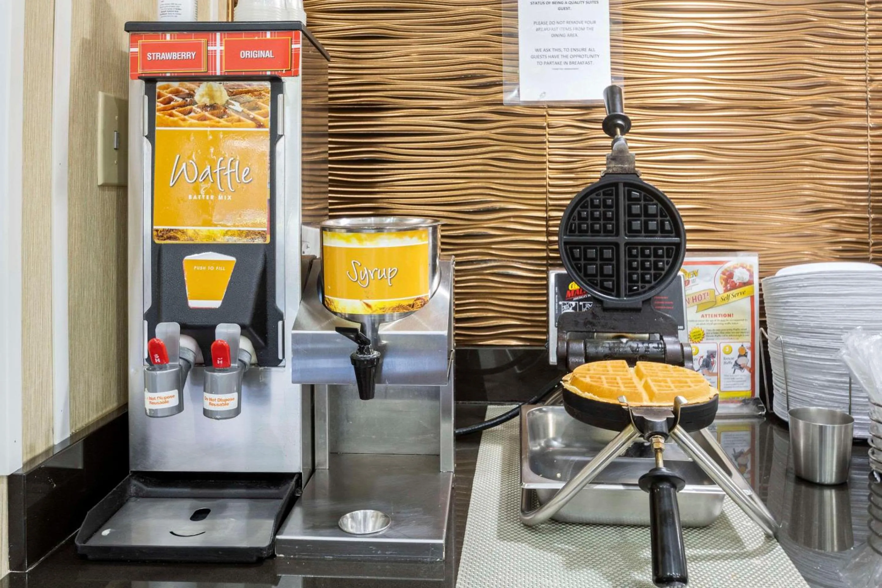 Food and drinks in Quality Suites Hickory South