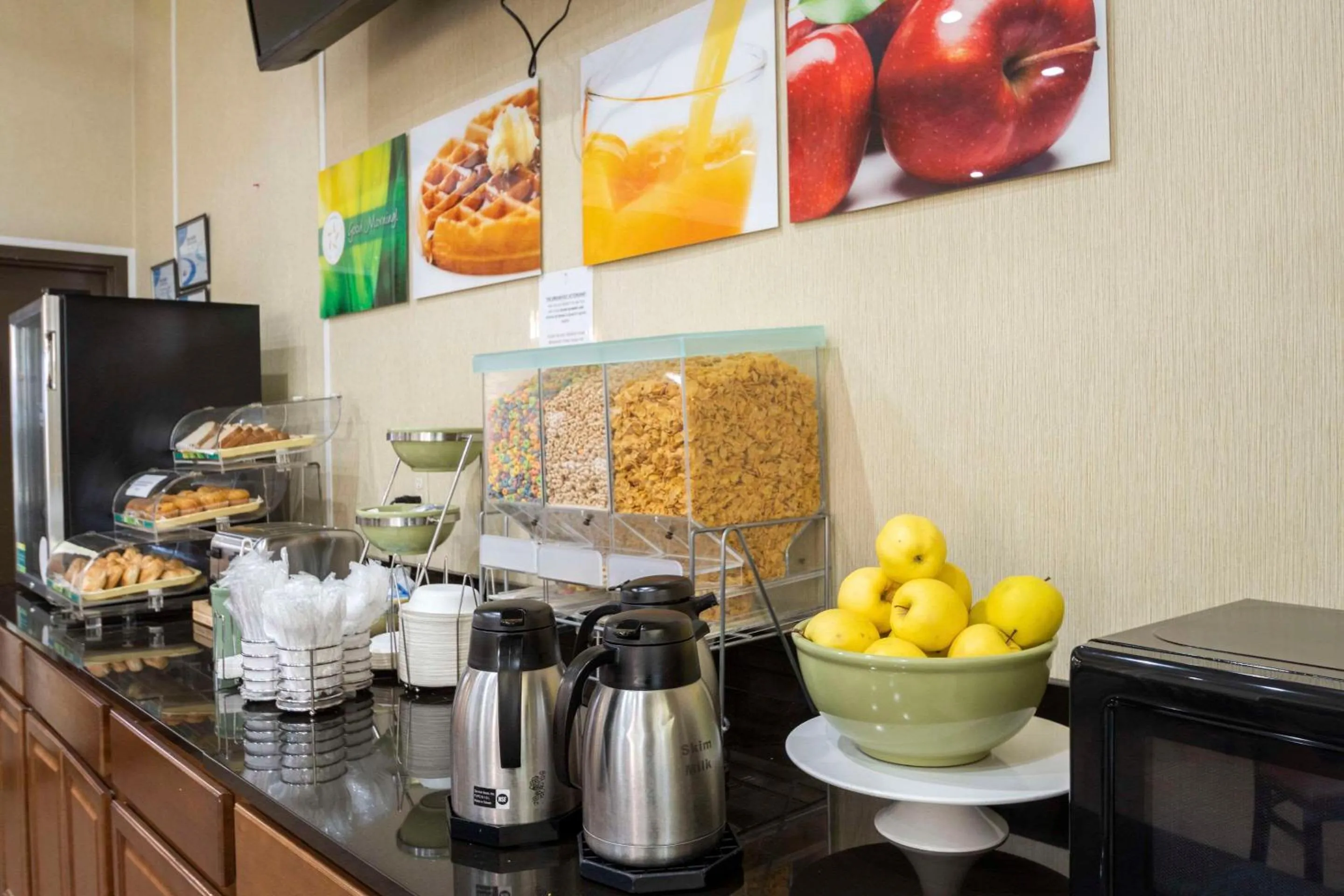 Breakfast in Quality Suites Hickory South