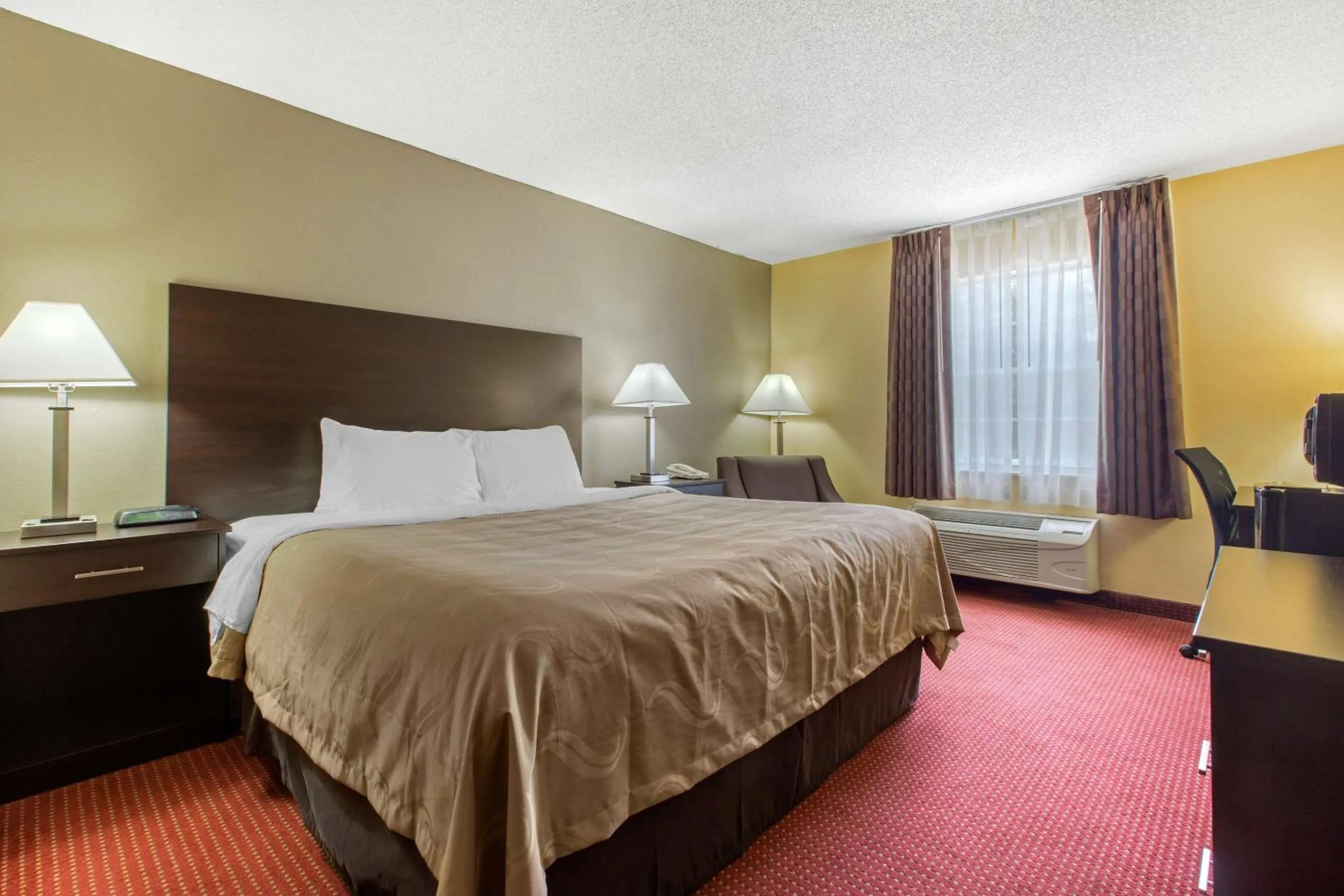 Bedroom, Bed in Quality Inn Williamston