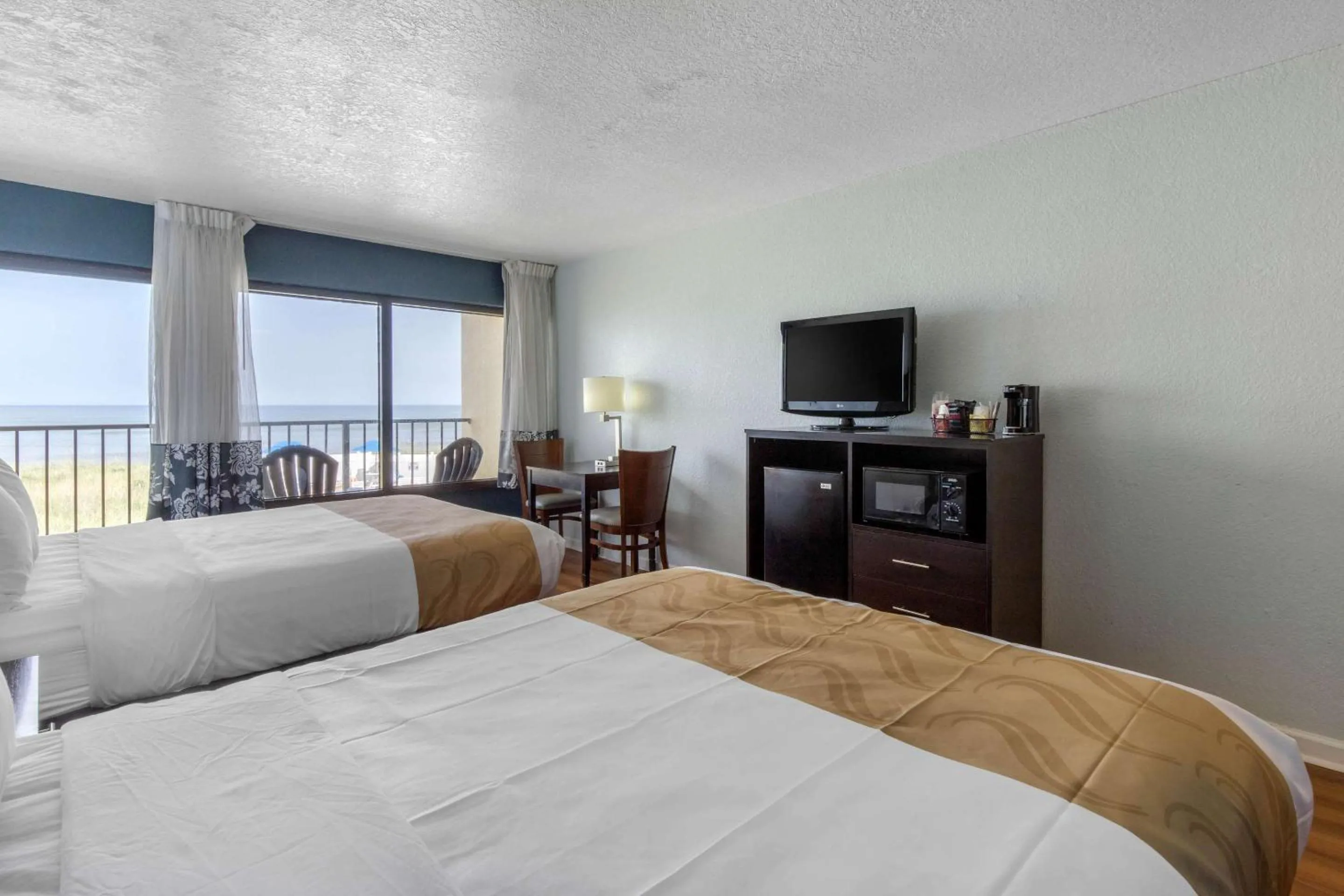 Bedroom in Quality Inn Carolina Oceanfront