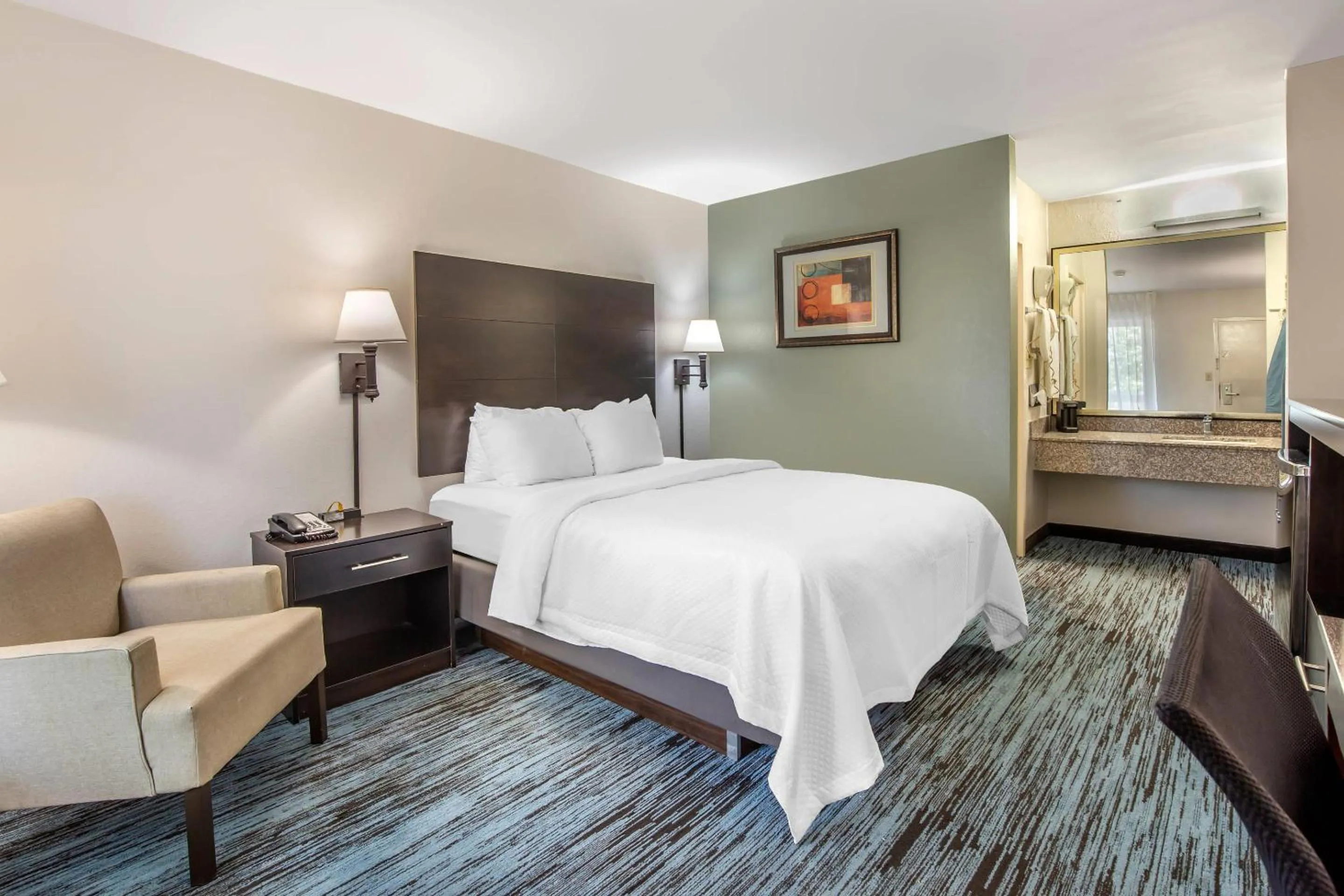 Bedroom, Bed in Quality Inn Mount Airy Mayberry