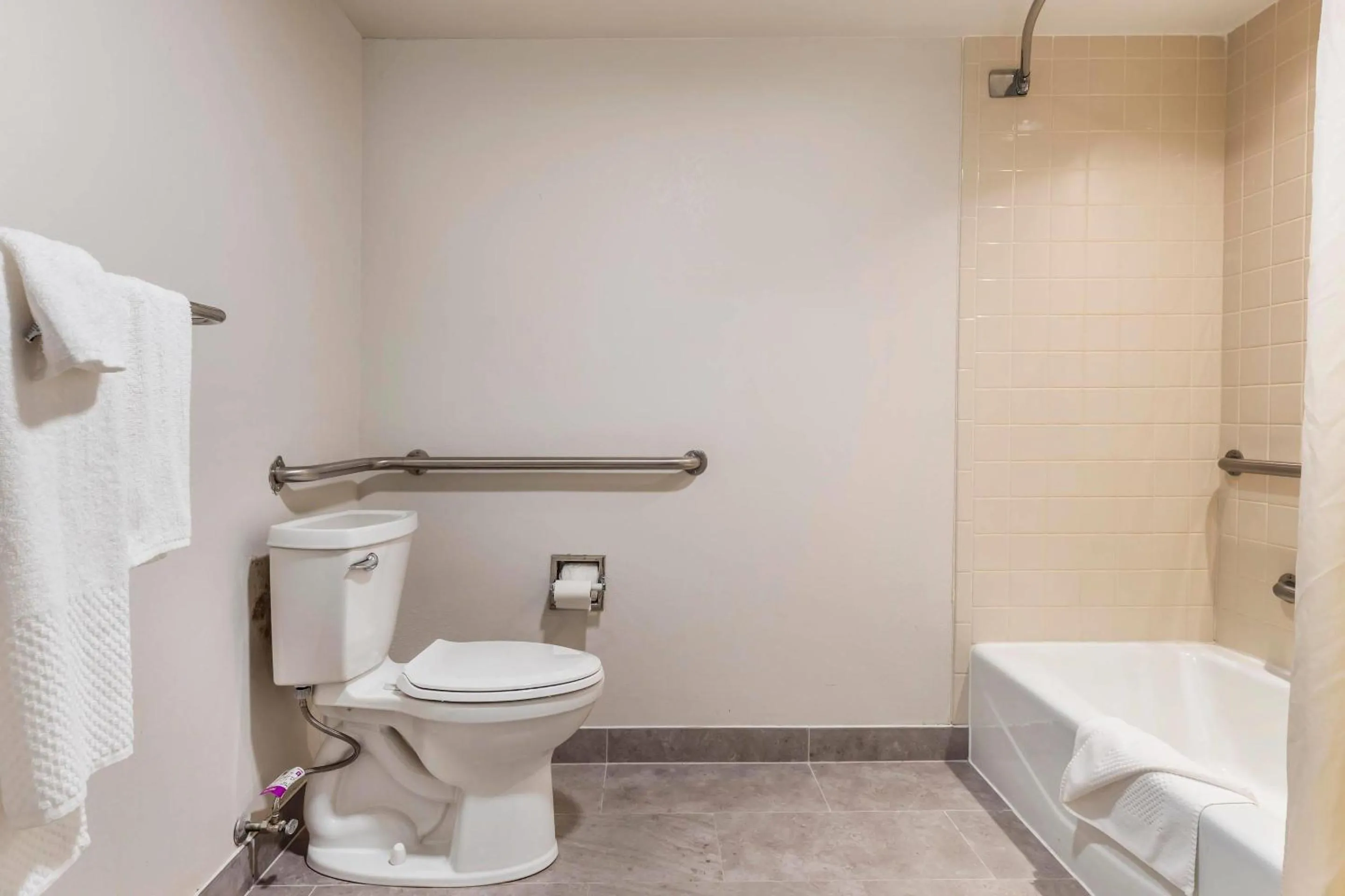 Bedroom in Quality Inn Mount Airy Mayberry