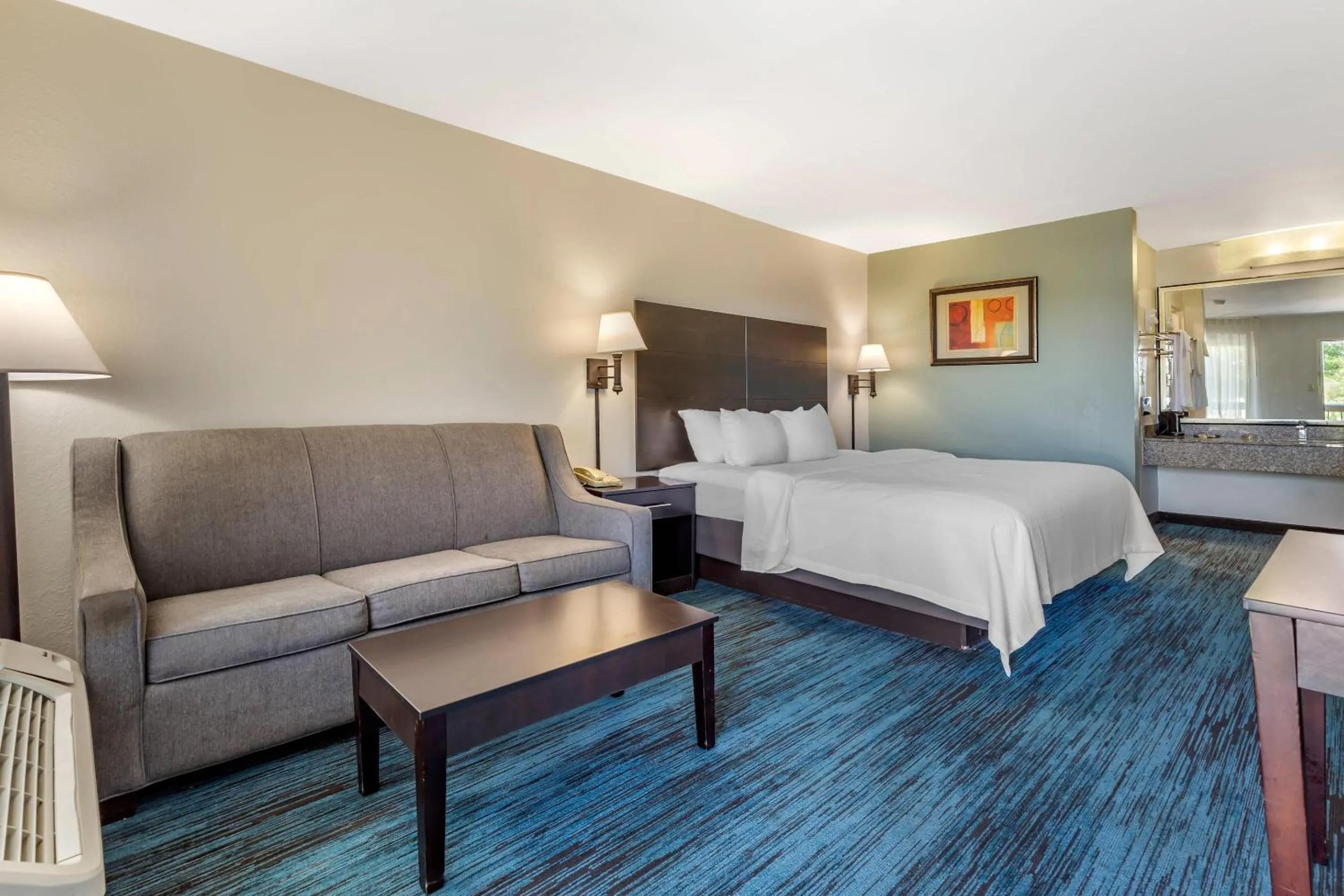 Bedroom, Bed in Quality Inn Mount Airy Mayberry