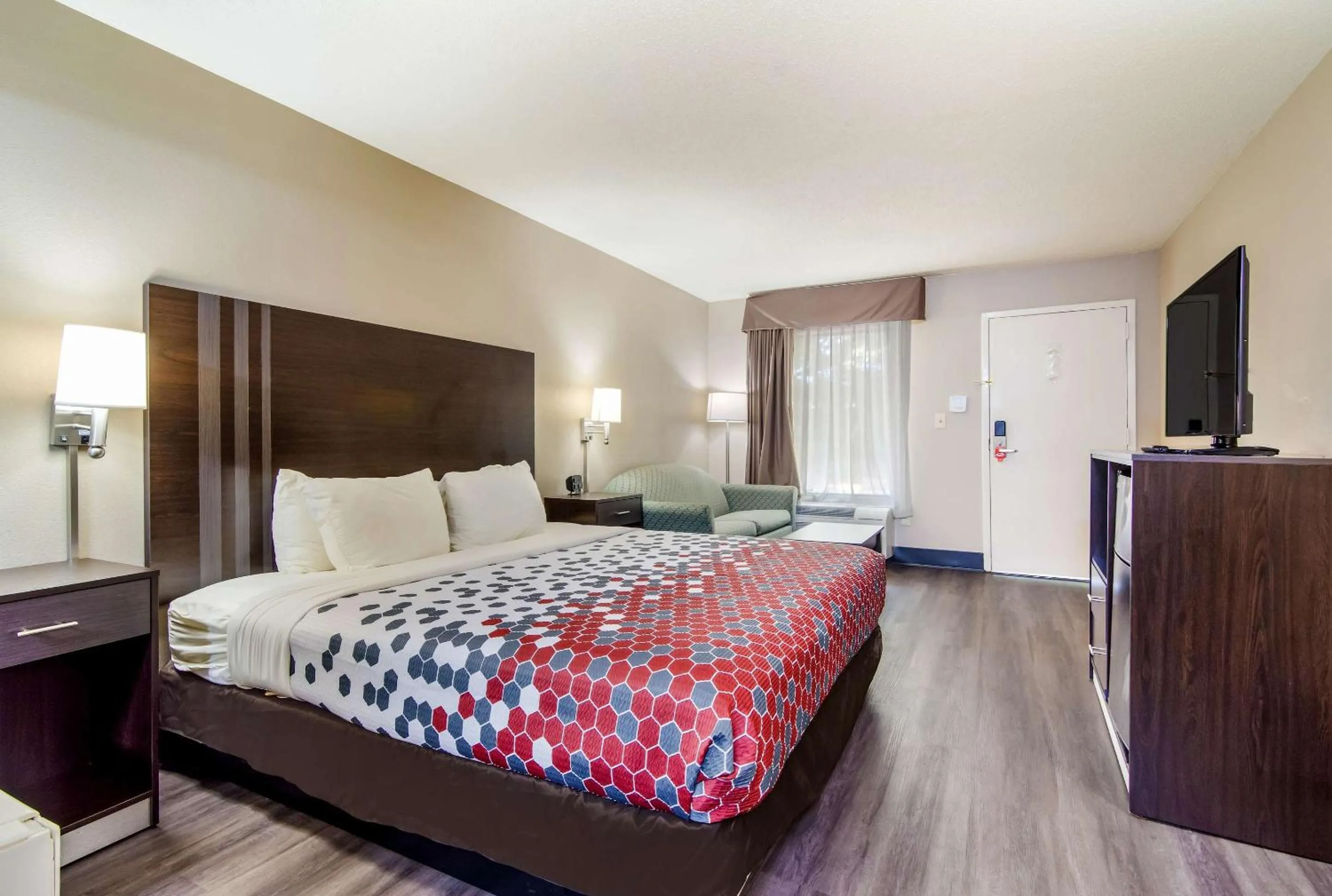 Bedroom, Bed in Econo Lodge Garner - Raleigh