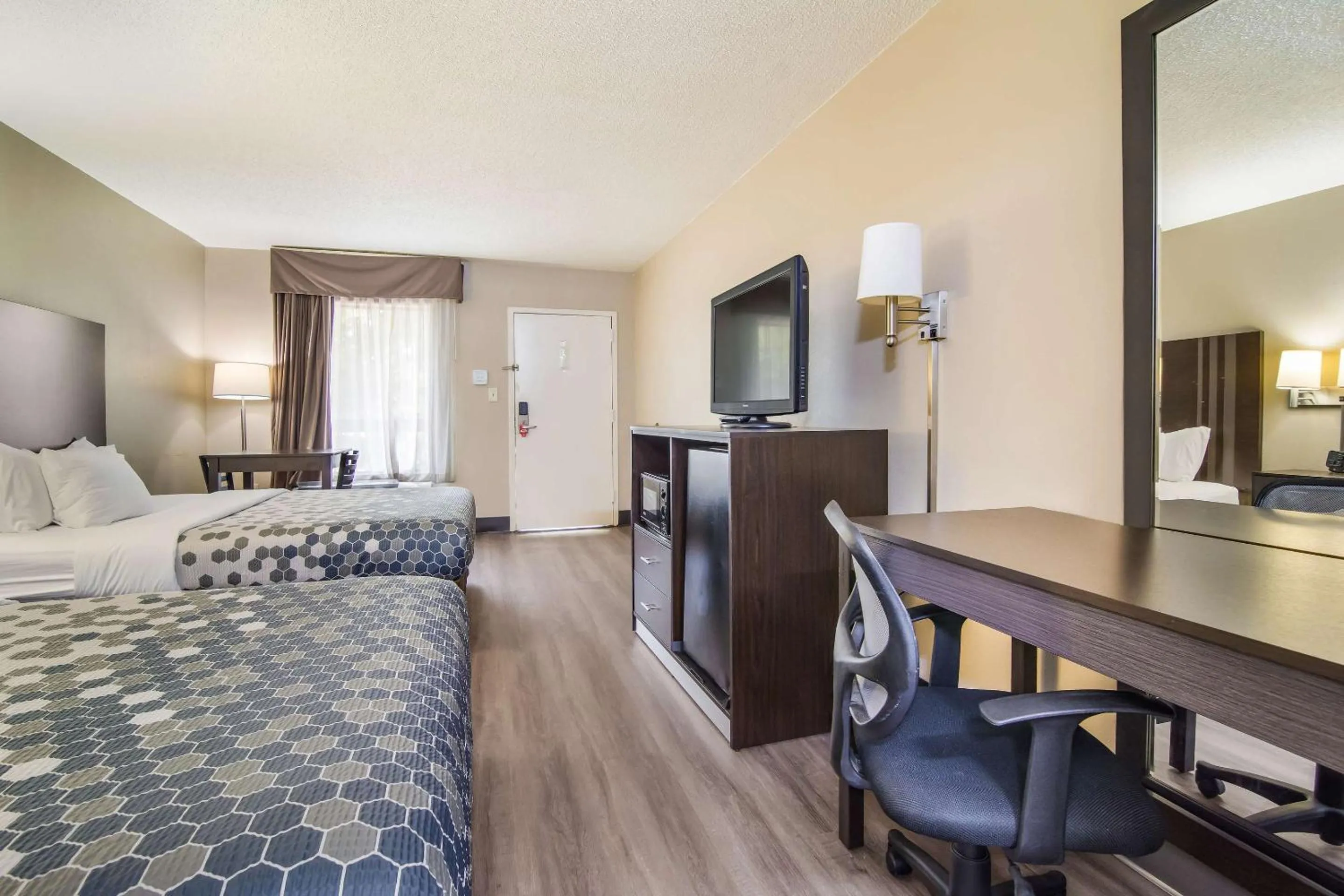 Bedroom, Bed in Econo Lodge Garner - Raleigh