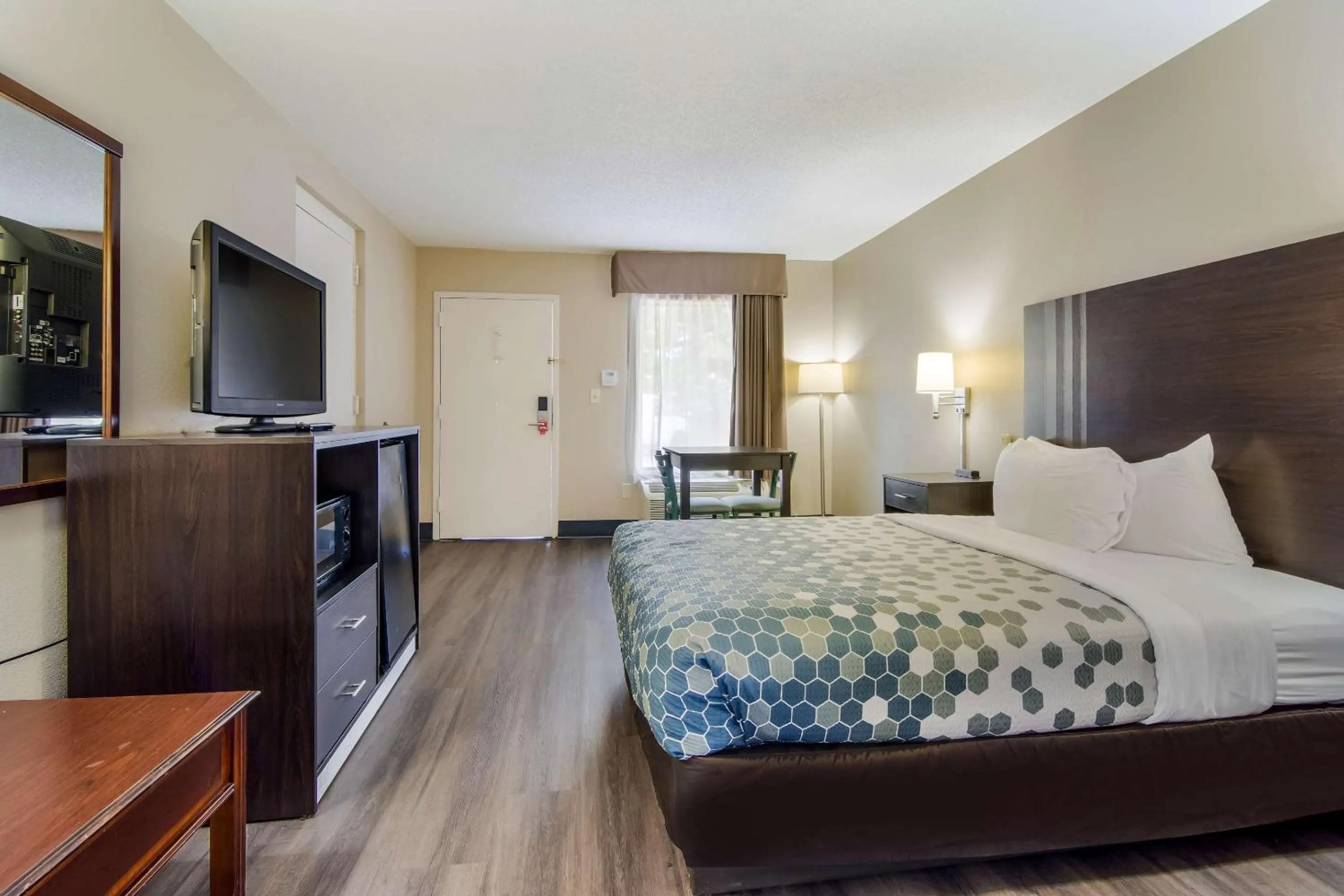 Bedroom, Bed in Econo Lodge Garner - Raleigh