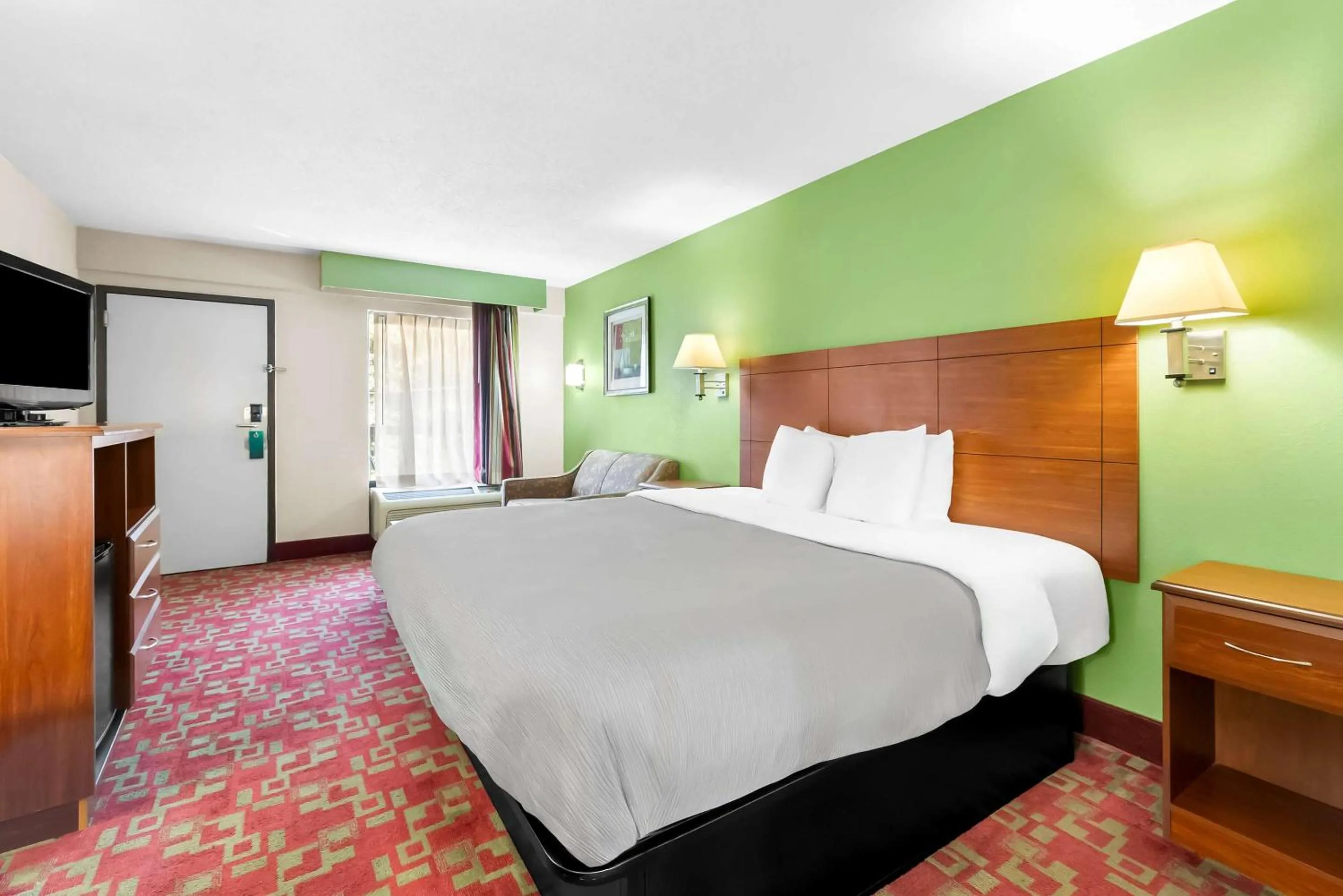 Bedroom, Bed in Quality Inn Selma - Smithfield