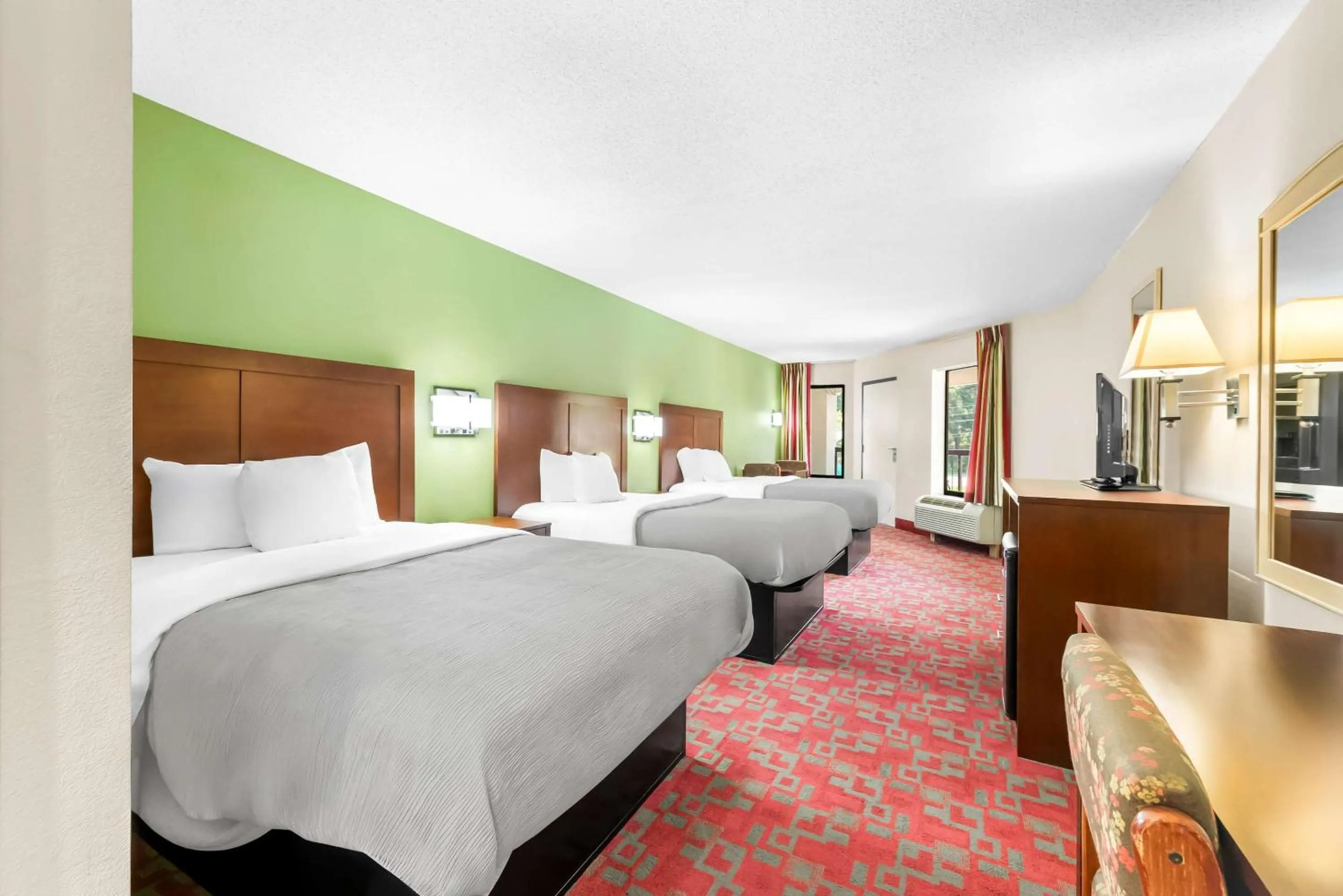 Bedroom, Bed in Quality Inn Selma - Smithfield