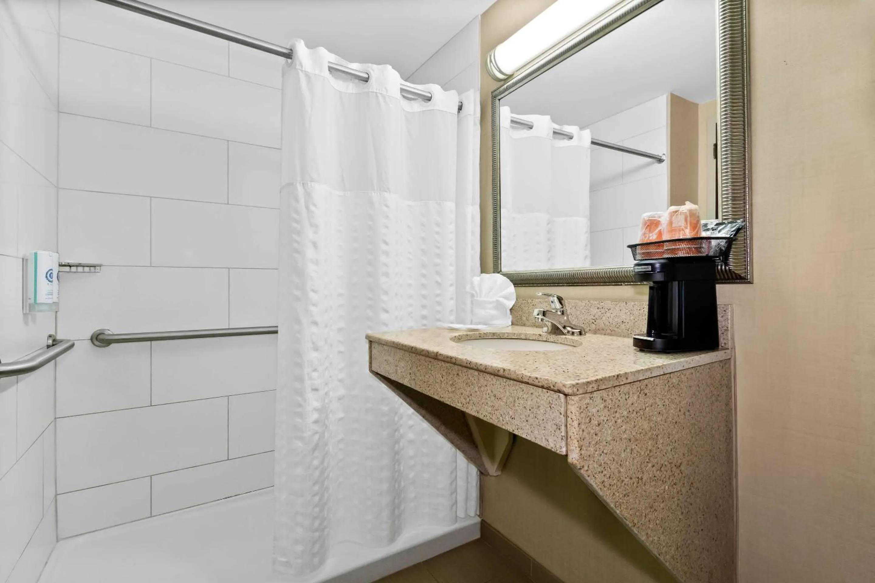 Bedroom in Comfort Suites Lumberton North