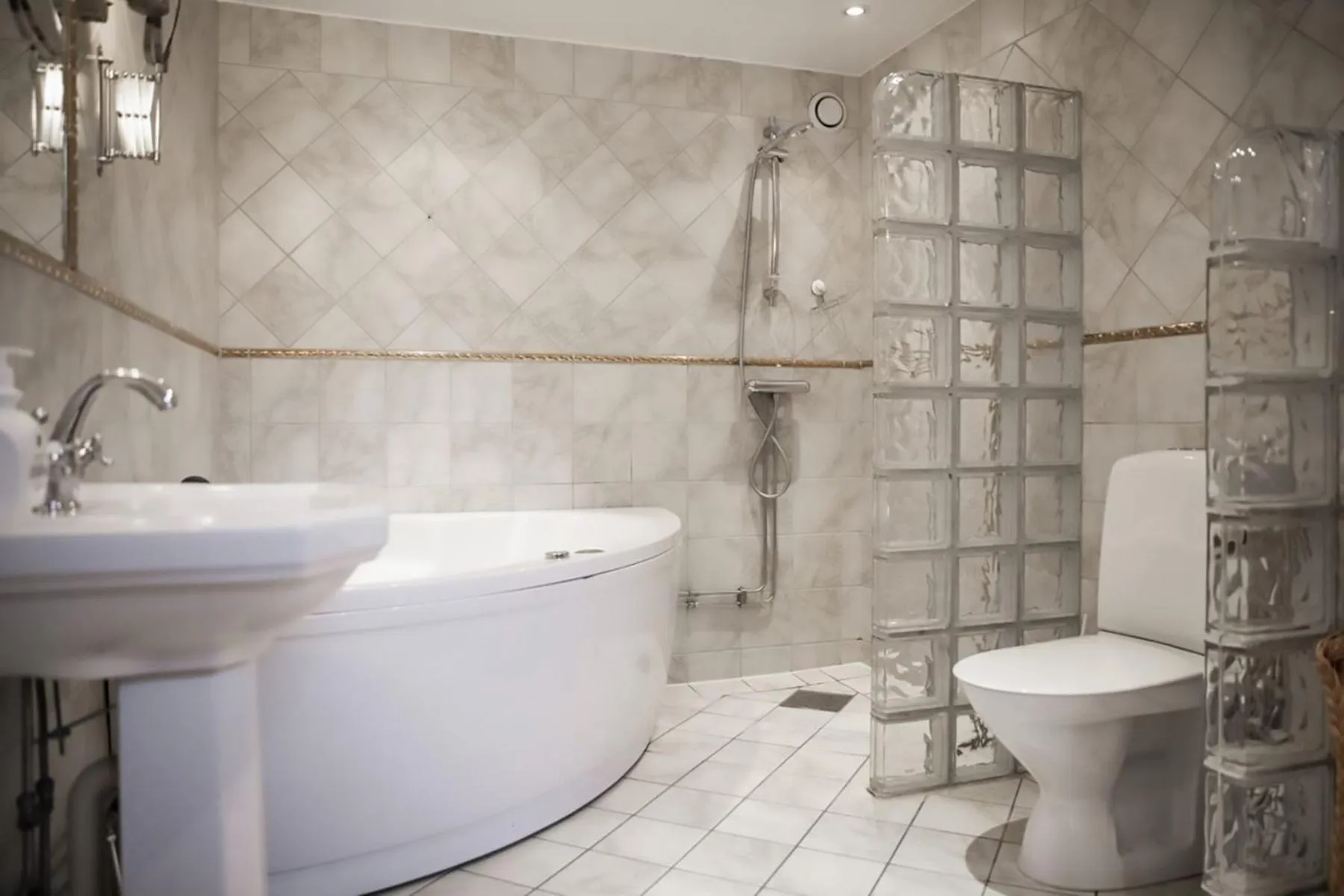 Hot Tub in Continental Apartment Hotel Helsingborg