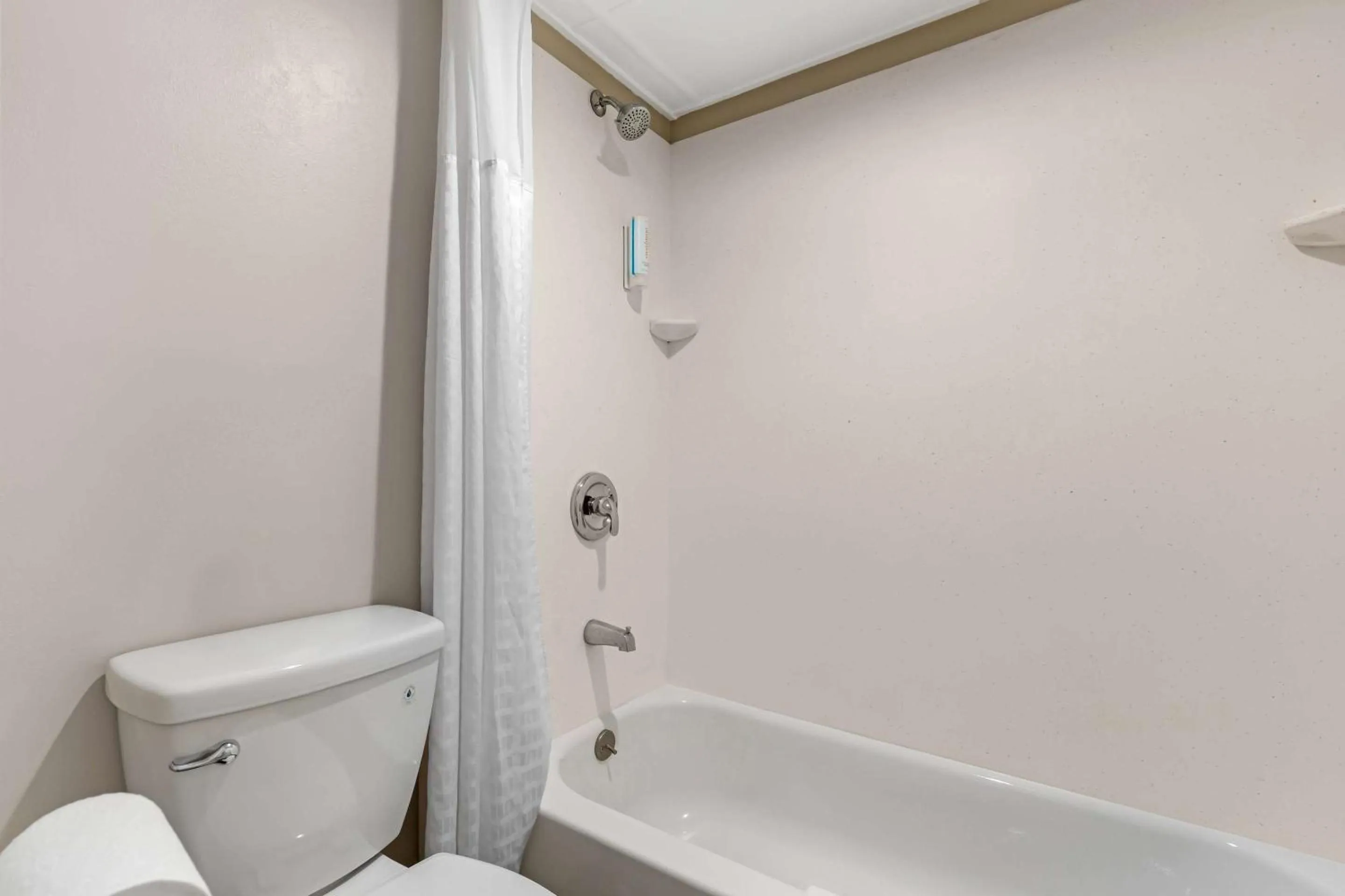 Bedroom in Econo Lodge