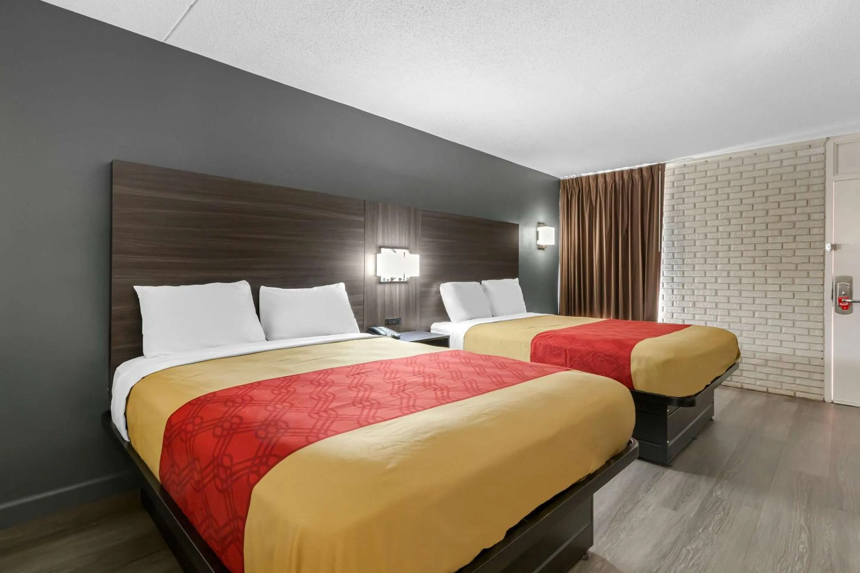 Bedroom, Bed in Econo Lodge