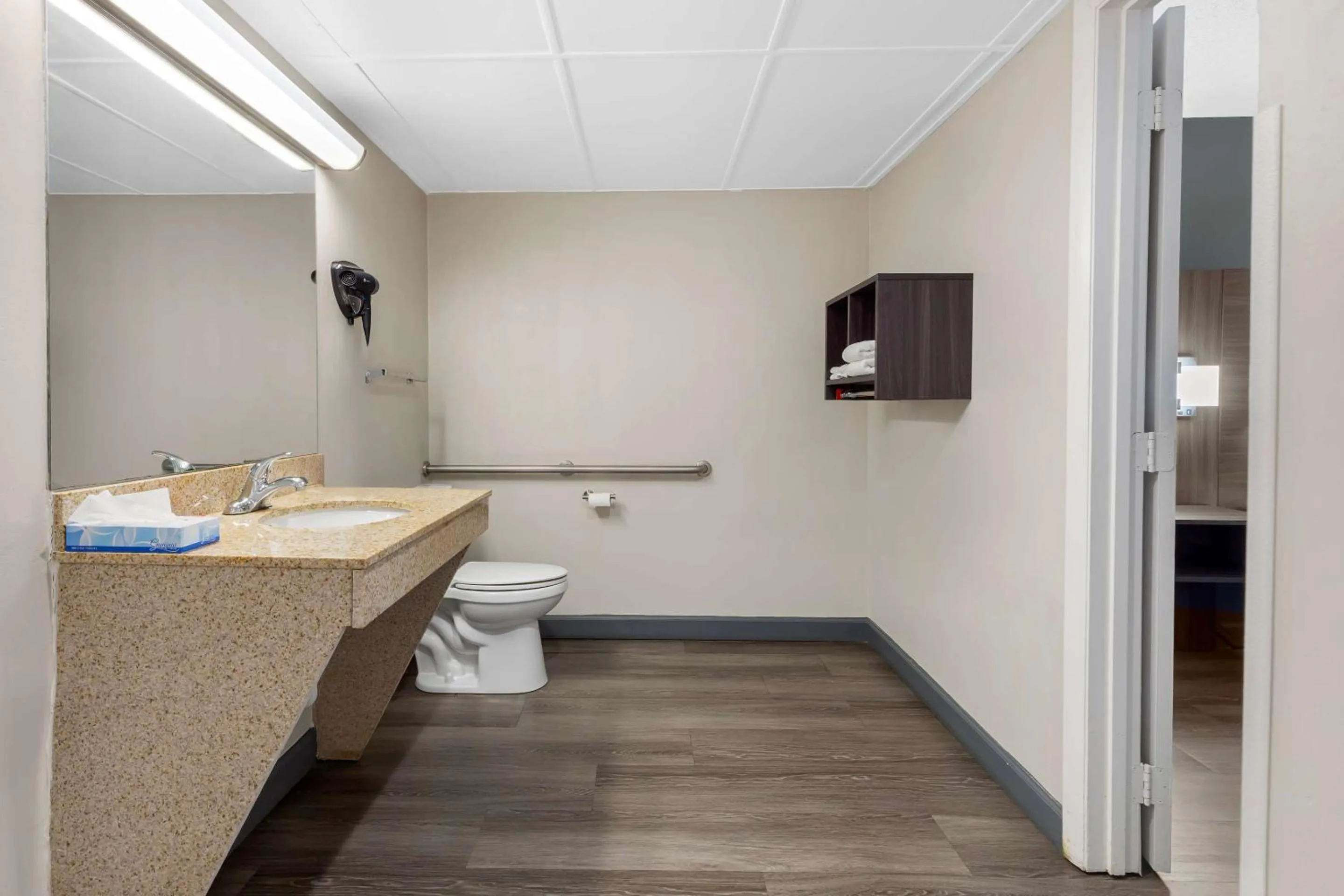 Bedroom in Econo Lodge